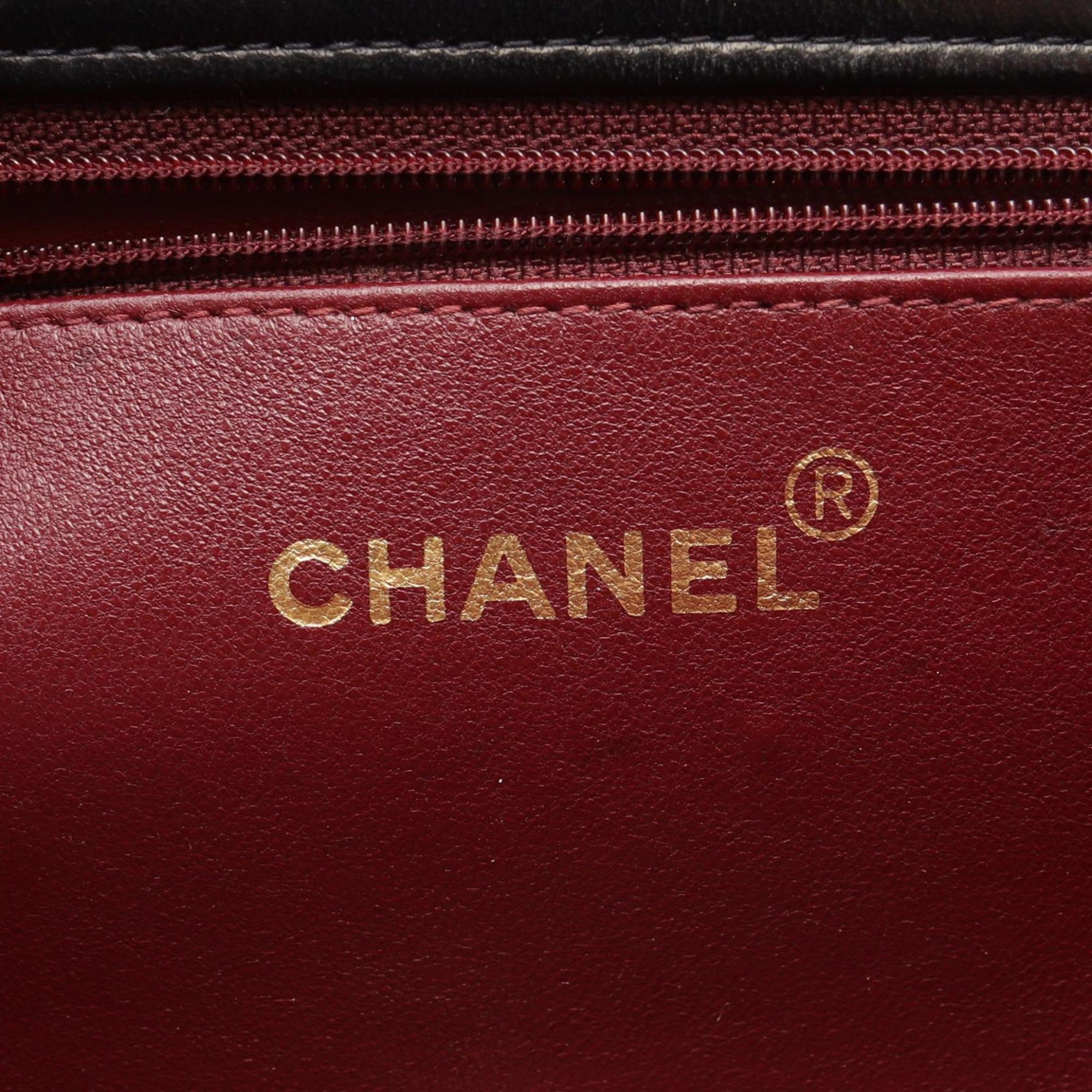 Chanel Black Leather Shoulder Bag (Pre-Owned)