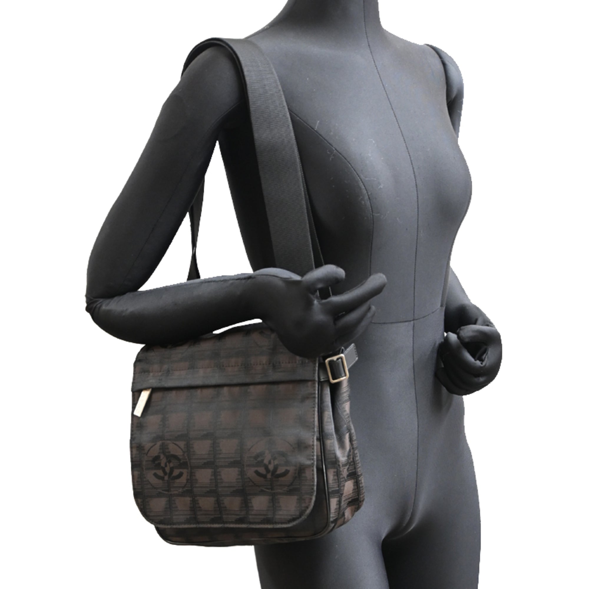 Chanel Brown Nylon Shoulder Bag (Pre-Owned)