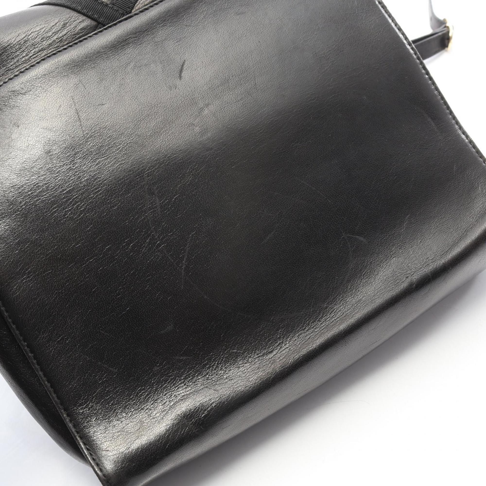 Salvatore Ferragamo Black Leather Shoulder Bag (Pre-Owned)