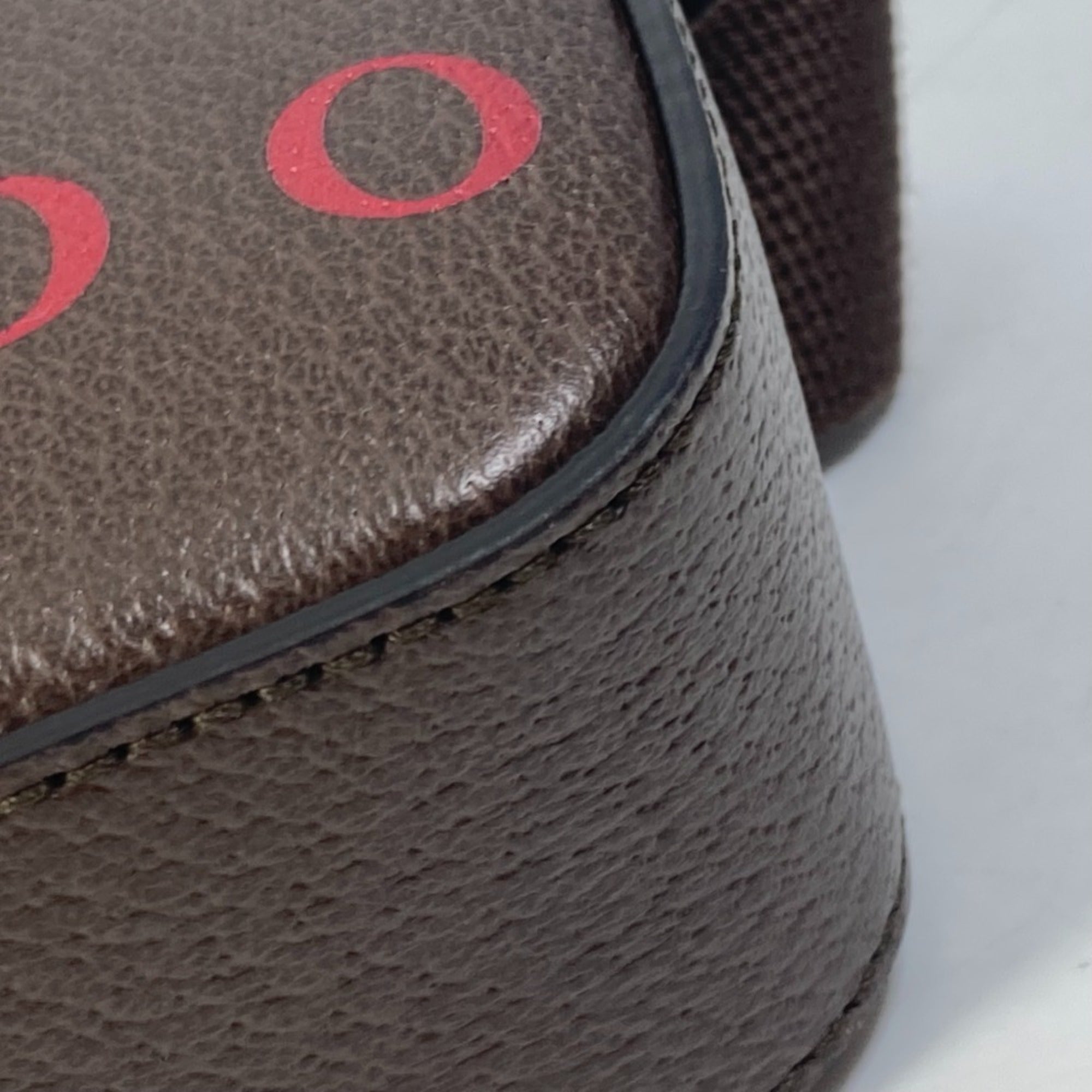 Gucci Brown Leather Fanny Pack Sling Bag (Pre-Owned)