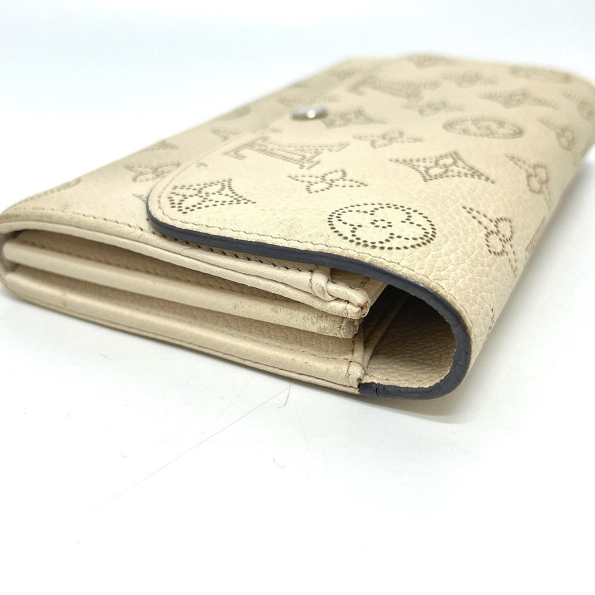 Louis Vuitton White Leather Long Wallet (Bi-Fold) (Pre-Owned)