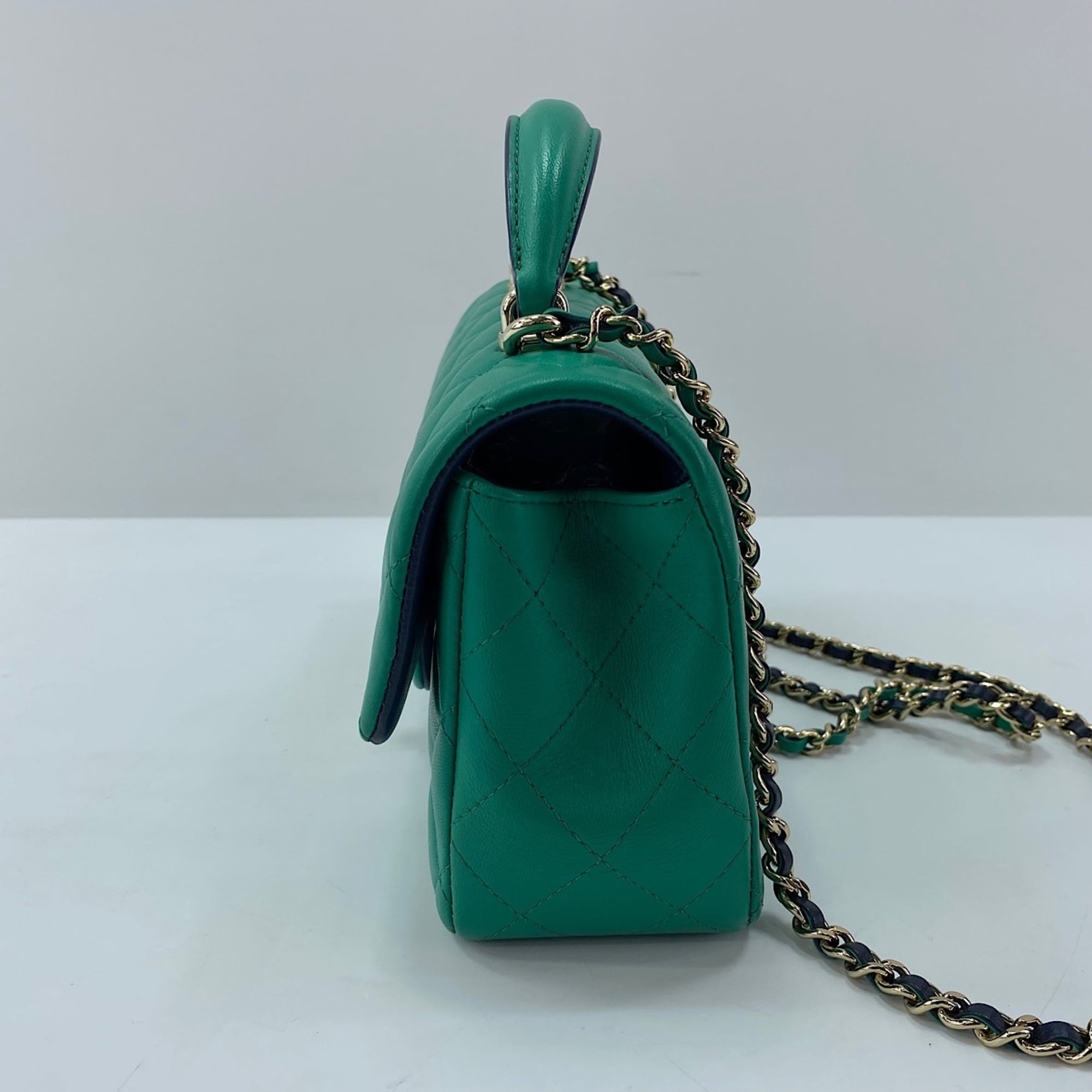 Chanel Green Handbag (Pre-Owned)