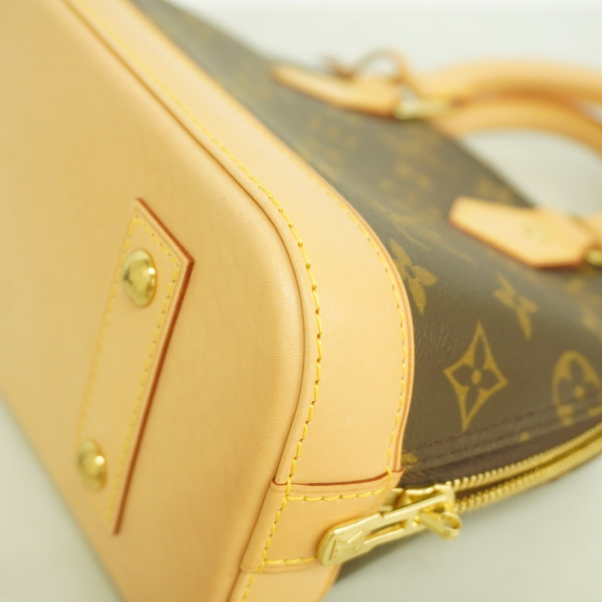 Louis Vuitton Brown Handbag (Pre-Owned)
