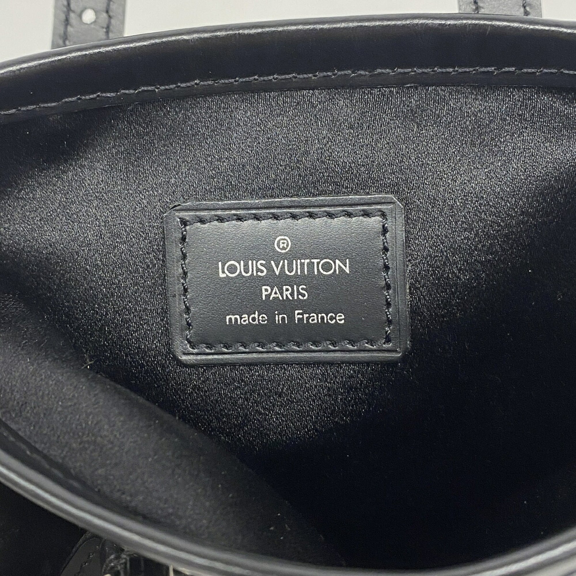 Louis Vuitton Noir Handbag (Pre-Owned)