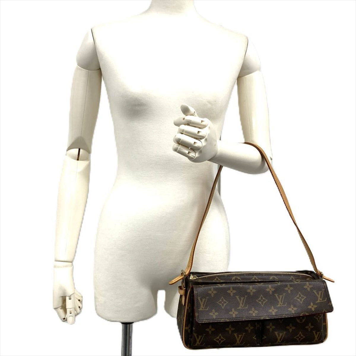 Louis Vuitton Brown Monogram Monogram Shoulder Bag (Pre-Owned)