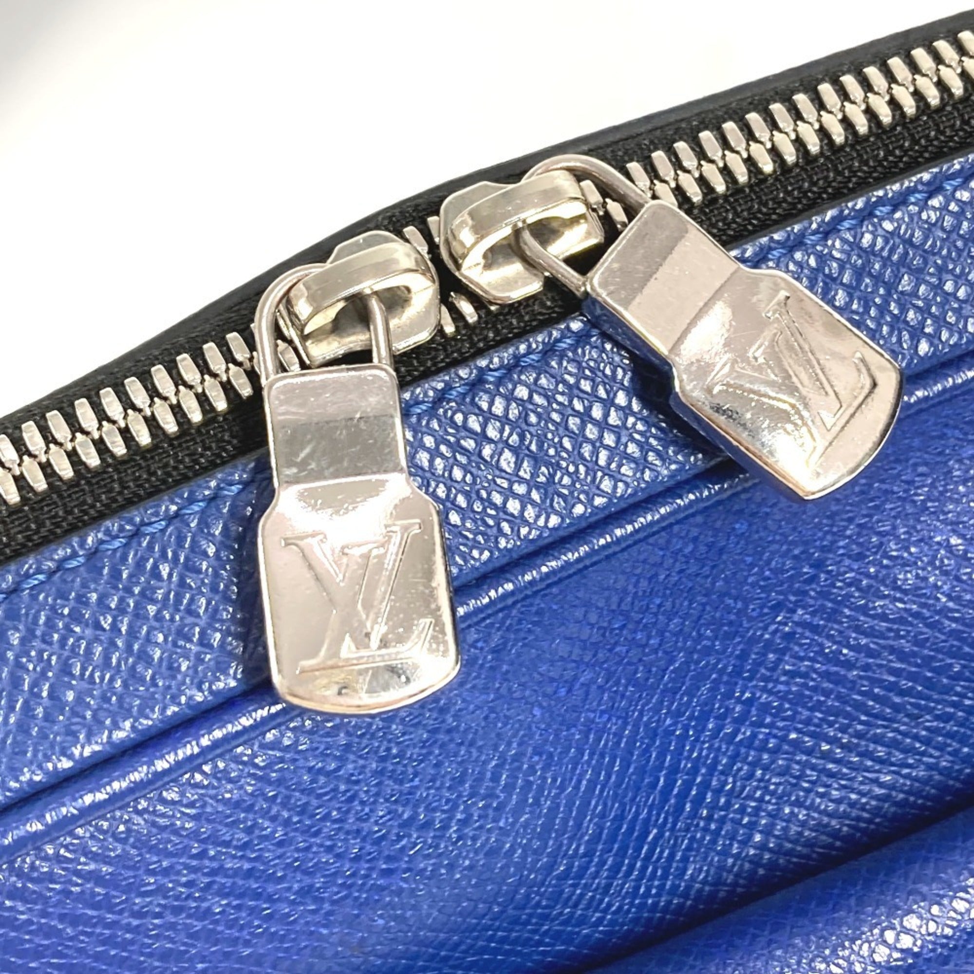 Louis Vuitton Blue Taiga Leather Shoulder Bag Sling Bag (Pre-Owned)