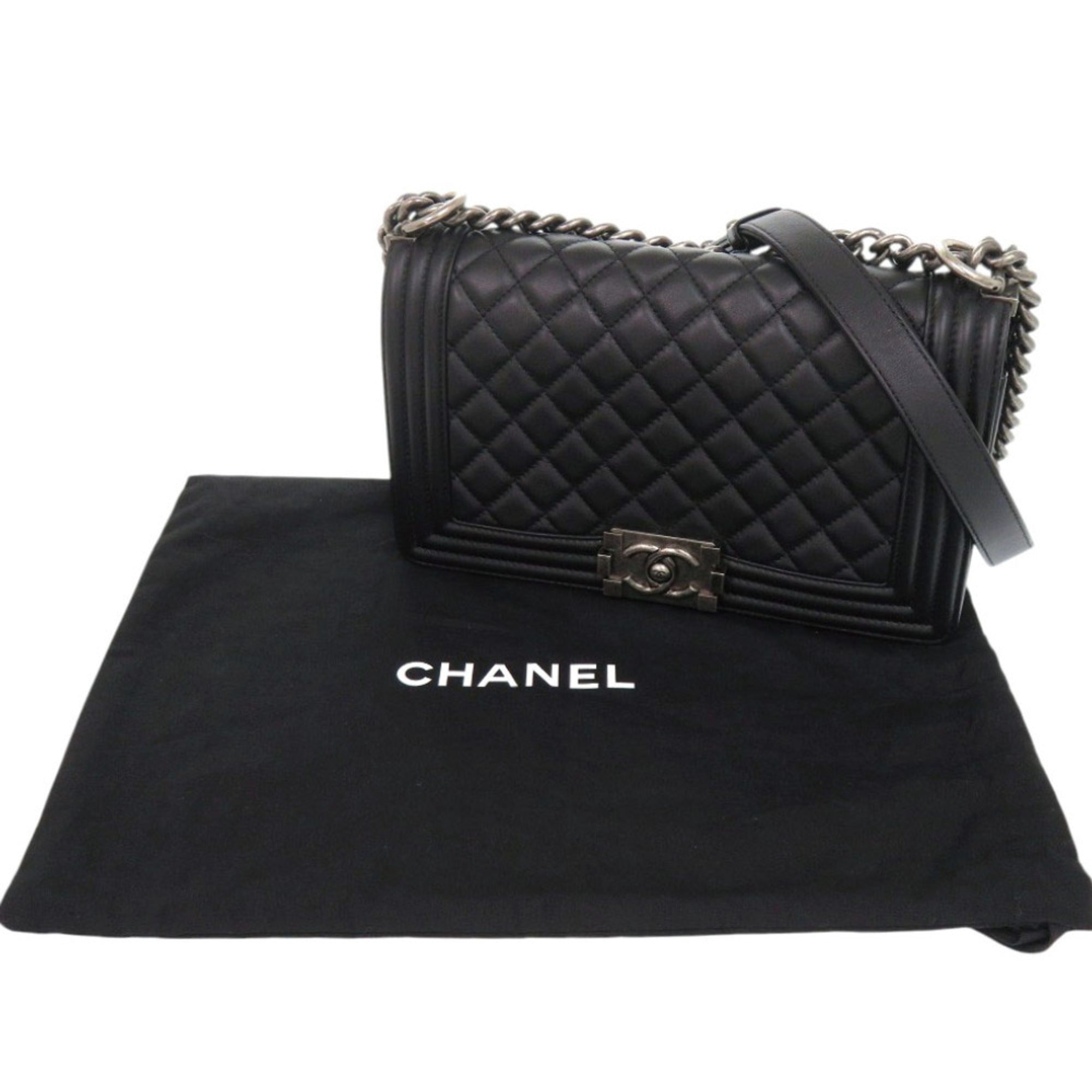 Chanel Black Leather Shoulder Bag (Pre-Owned)