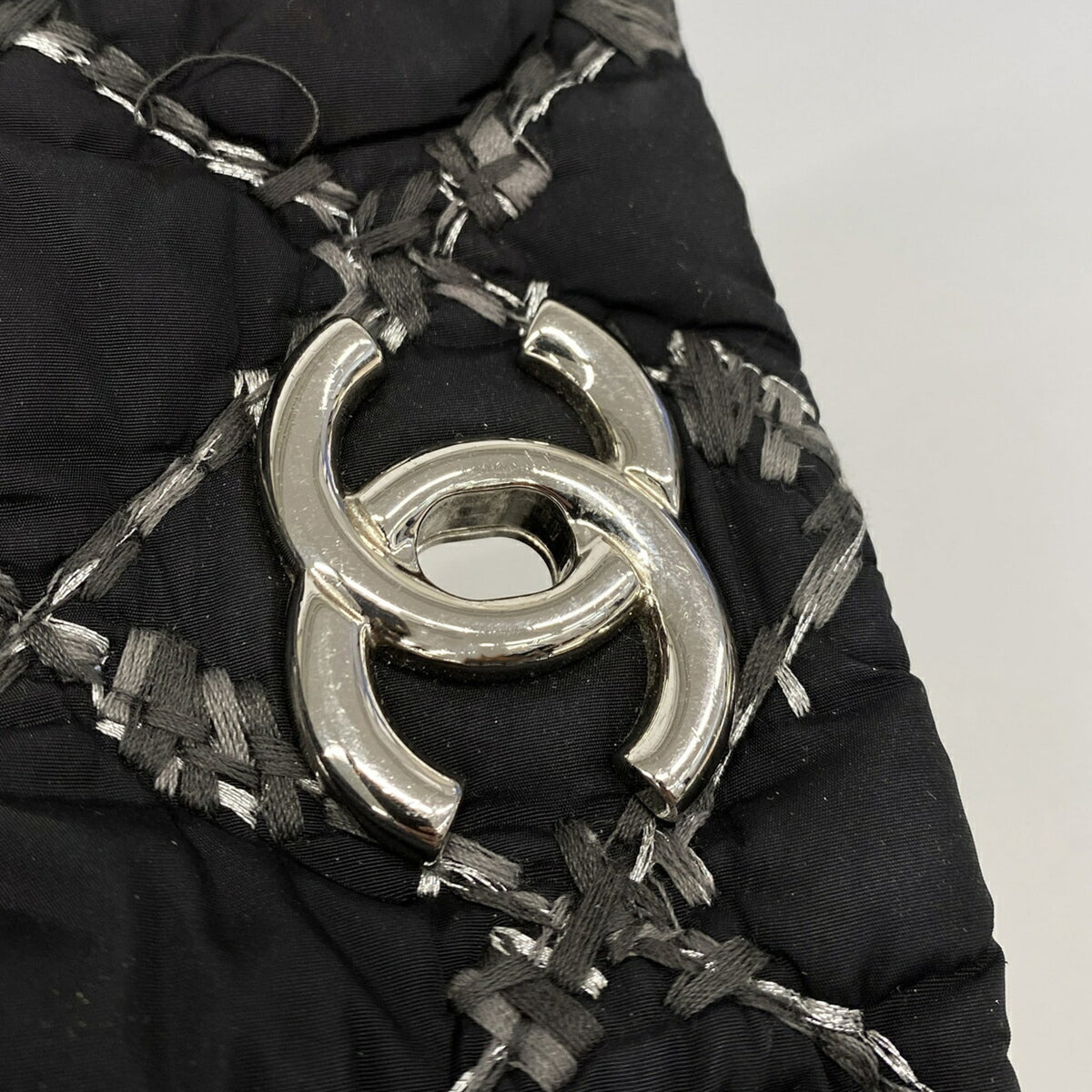 Chanel Black Nylon Shoulder Bag (Pre-Owned)