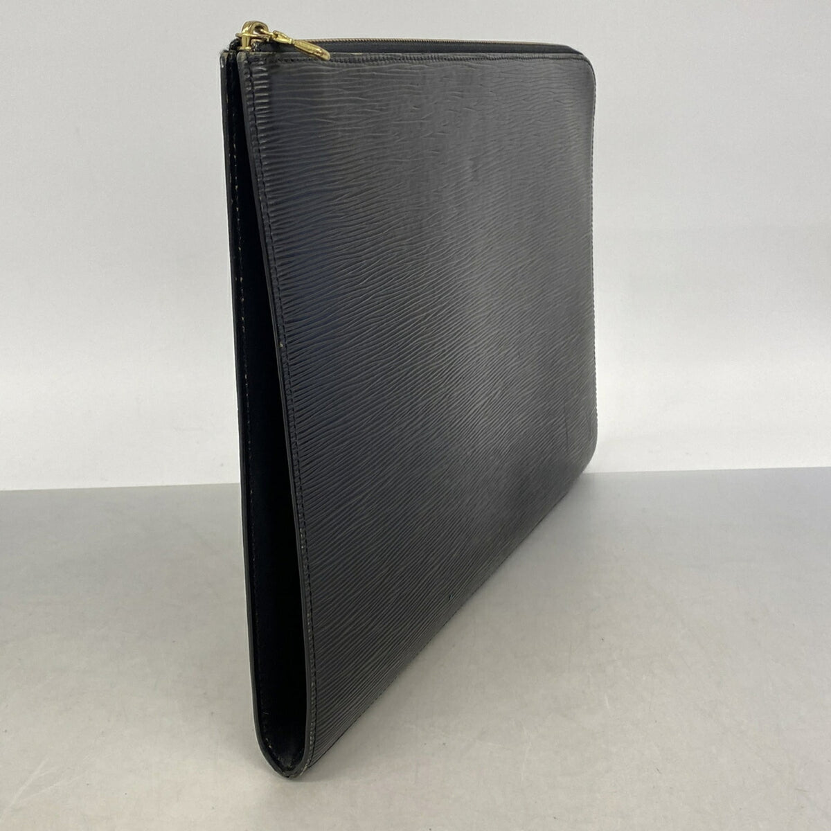 Louis Vuitton Noir Clutch Bag (Pre-Owned)