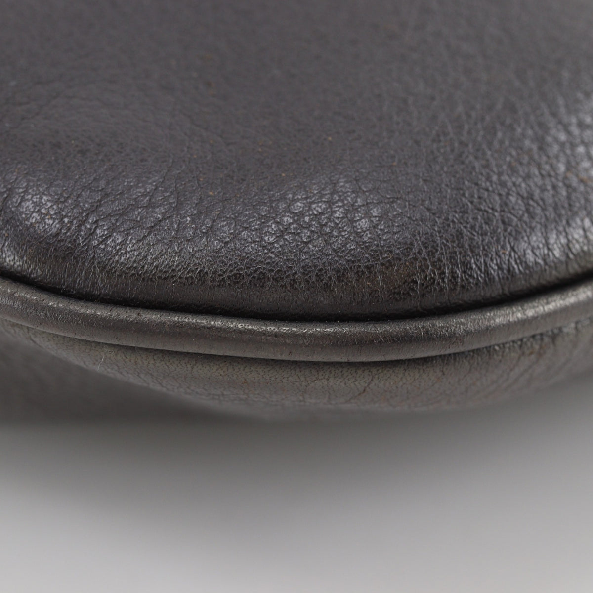 Loewe Black Leather Shoulder Bag (Pre-Owned)