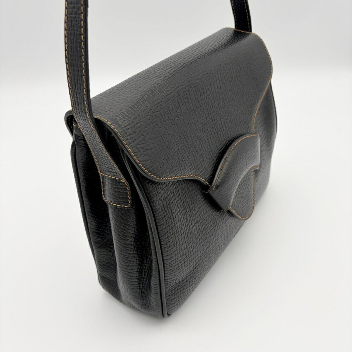 Loewe Black Leather Shoulder Bag (Pre-Owned)