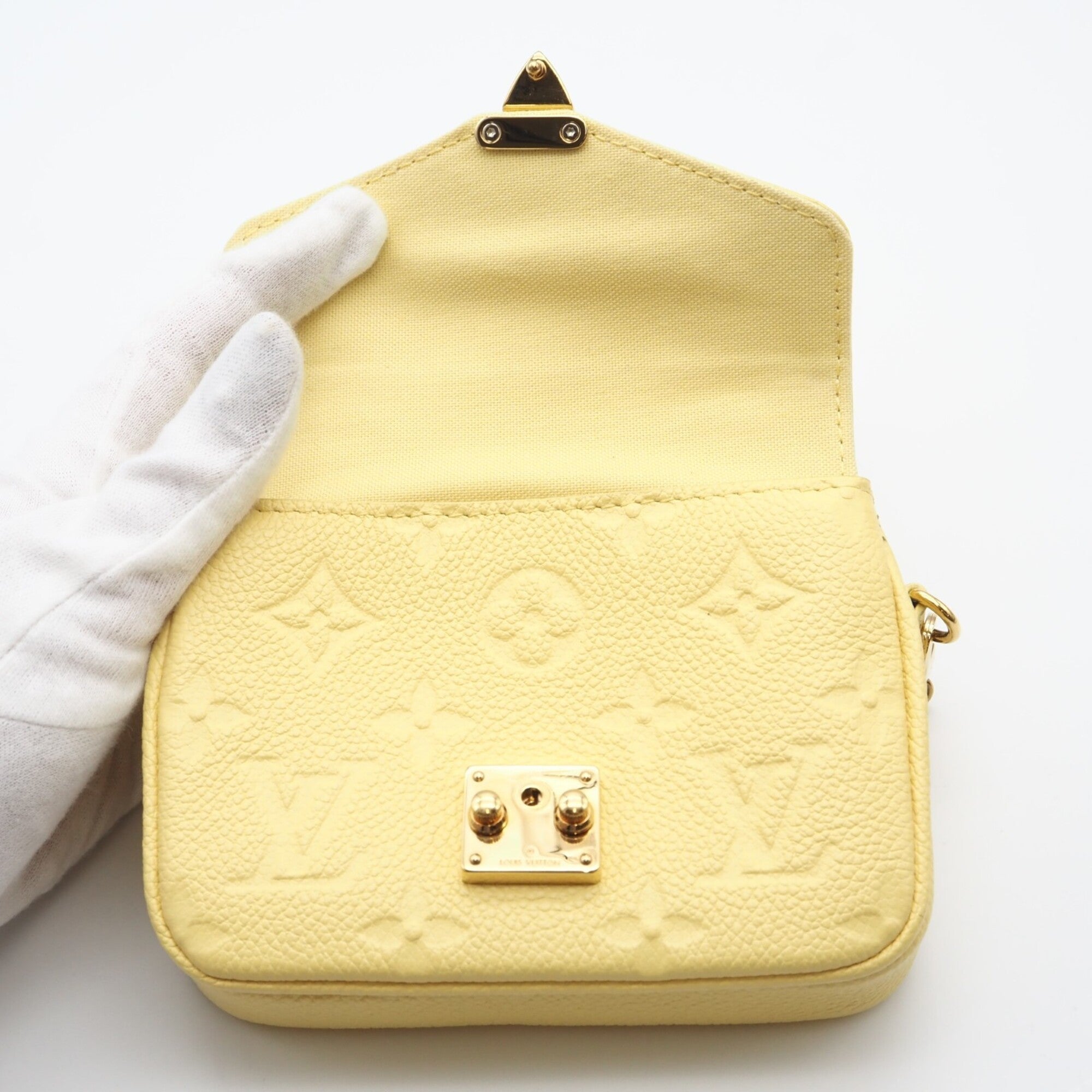 Louis Vuitton Yellow Leather Shoulder Bag (Pre-Owned)