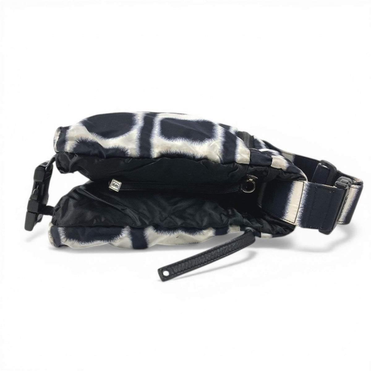 Chanel Sport Black White Nylon Shoulder Bag (Pre-Owned)