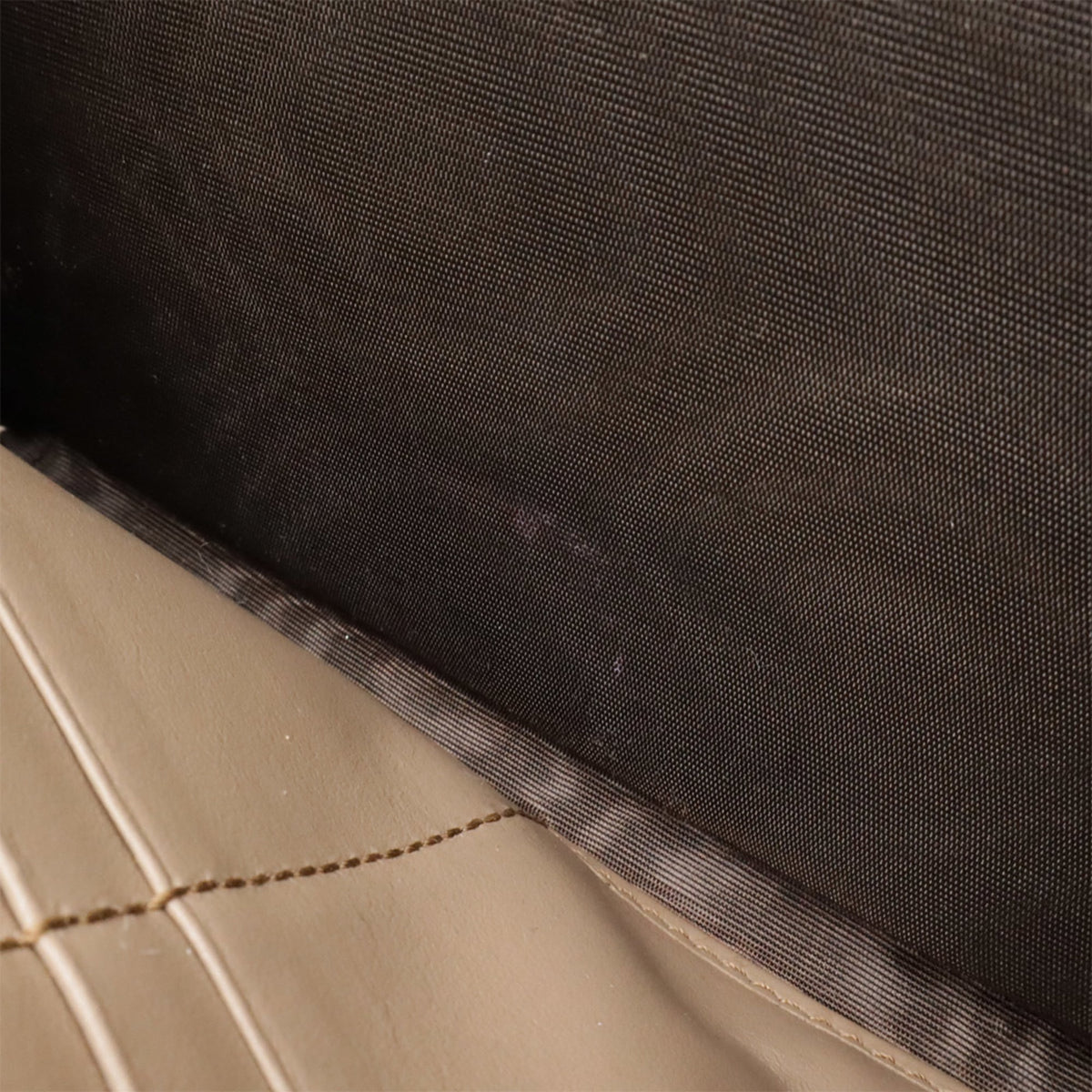 Gucci Beige Coated Canvas Leather Chain/Shoulder Wallet (Pre-Owned)
