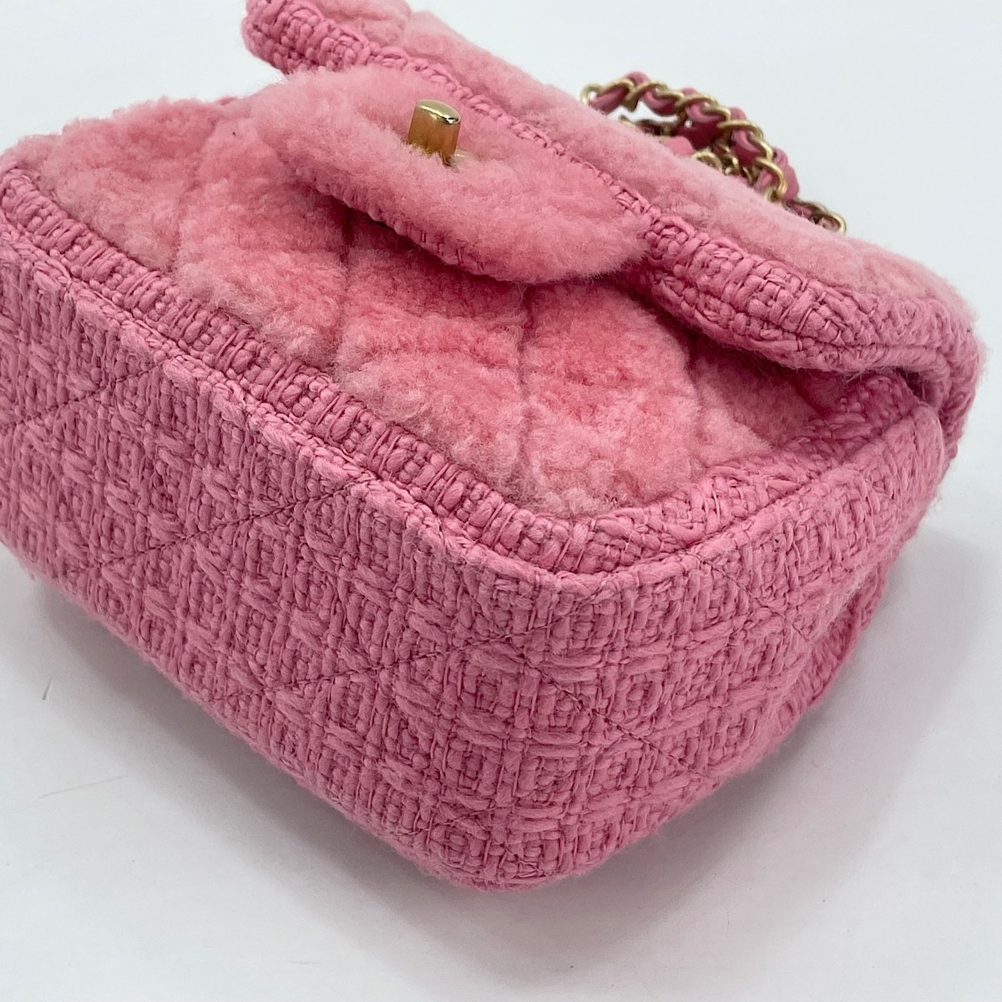 Chanel Pink Shoulder Bag (Pre-Owned)
