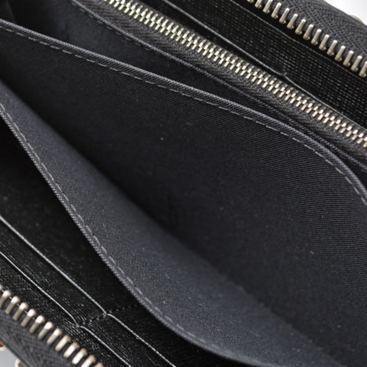 Fendi Black Leather Long Wallet (Bi-Fold) (Pre-Owned)