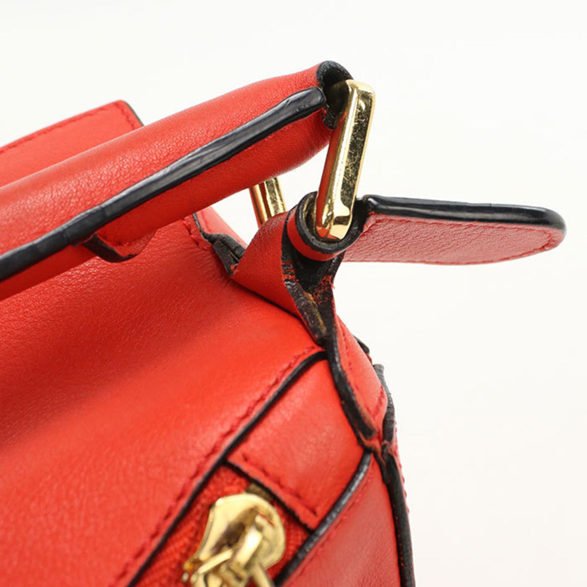 Loewe Red Color Leather Handbag (Pre-Owned)