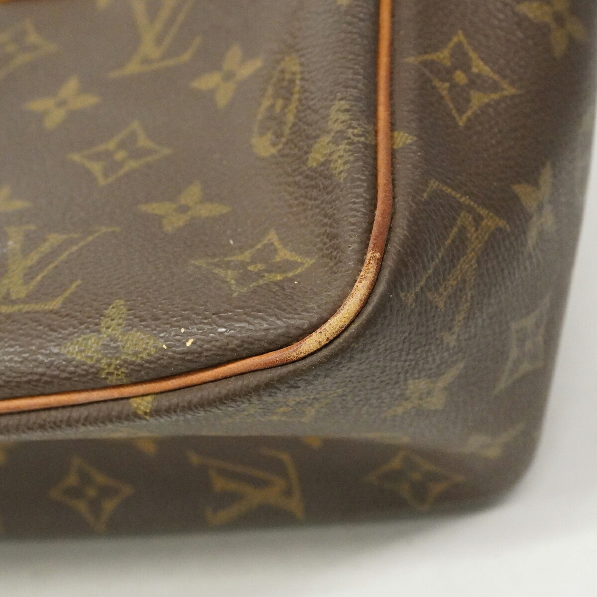 Louis Vuitton Brown Shoulder Bag (Pre-Owned)