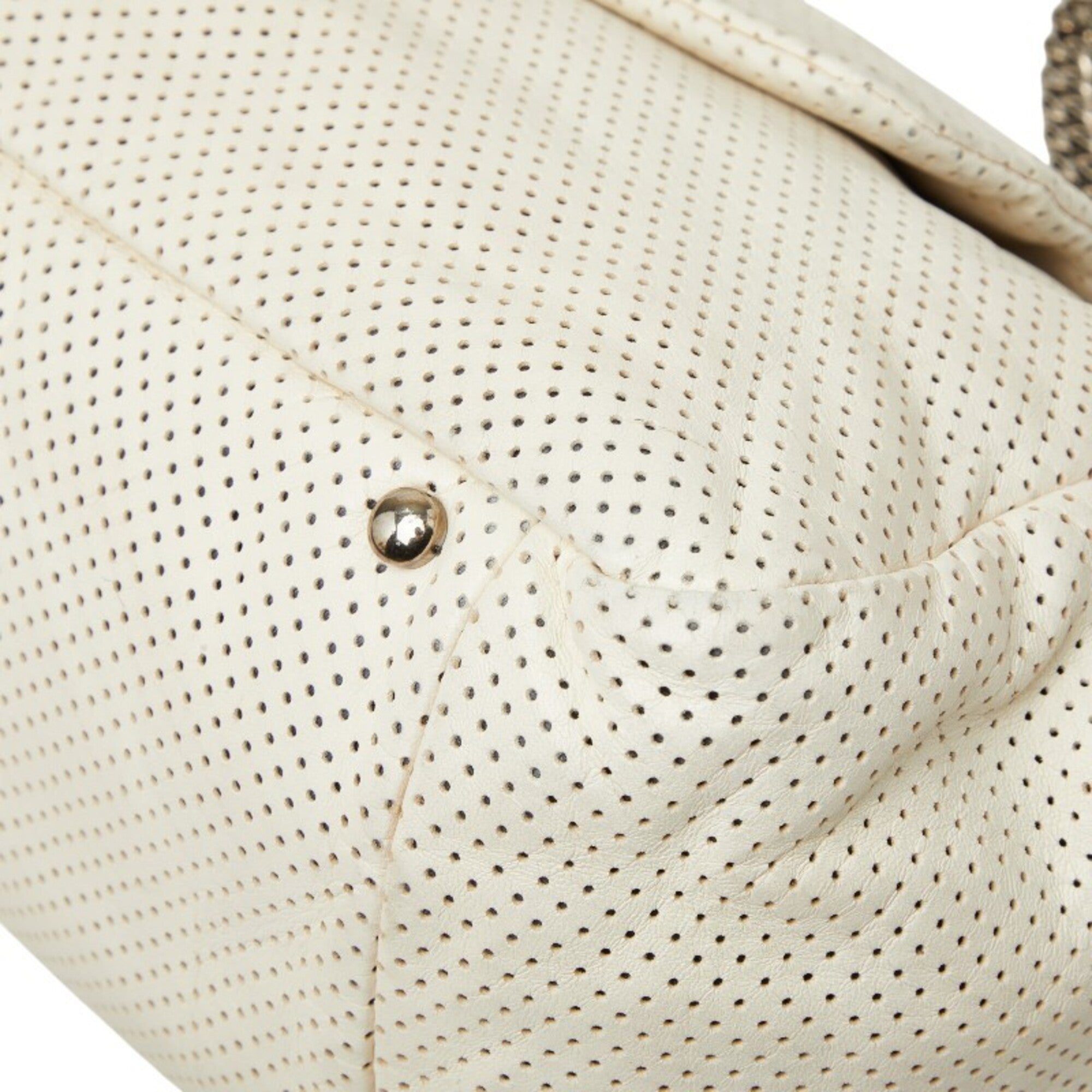 Chanel Off-White Leather Shoulder Bag (Pre-Owned)