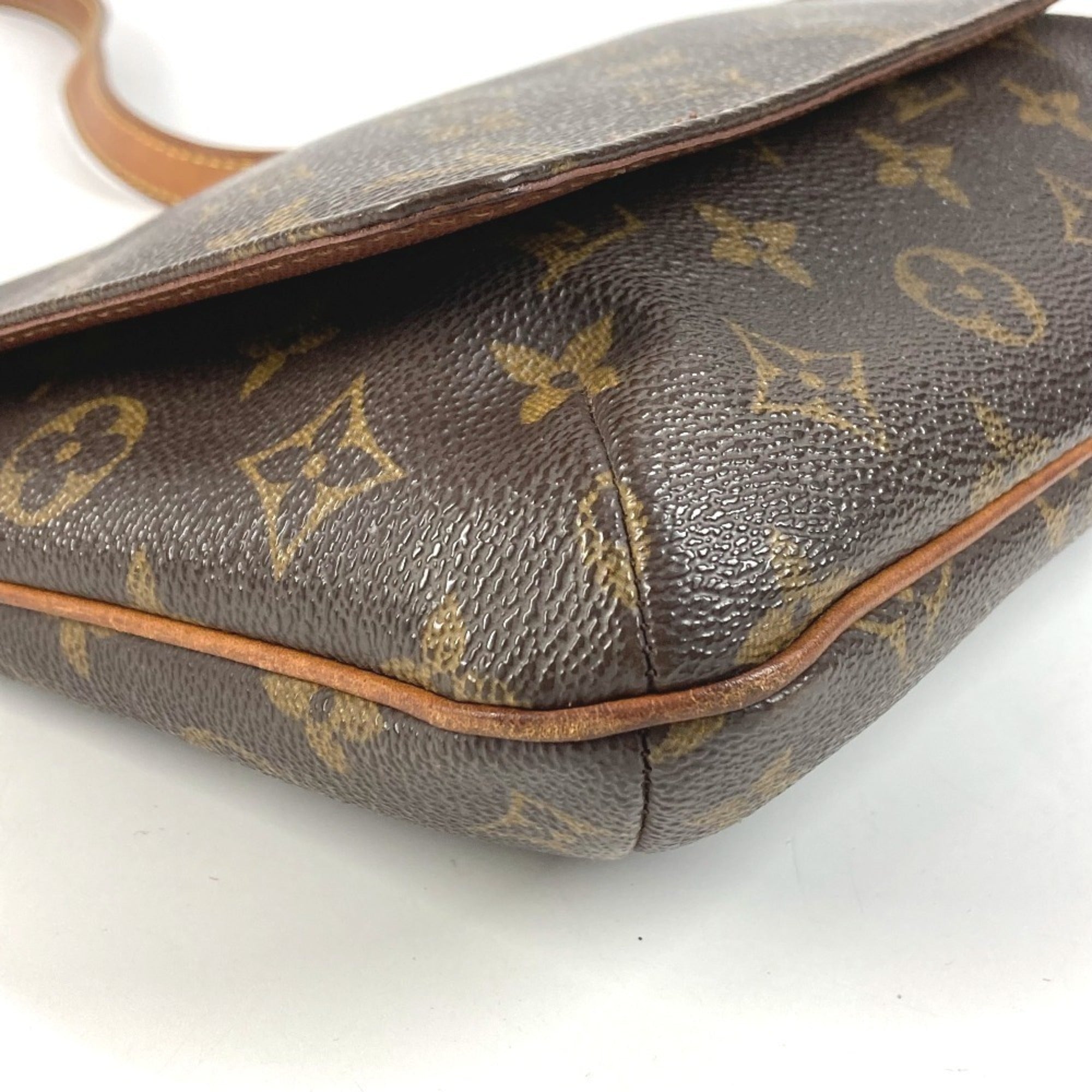 Louis Vuitton Brown Monogram Monogram Shoulder Bag (Pre-Owned)