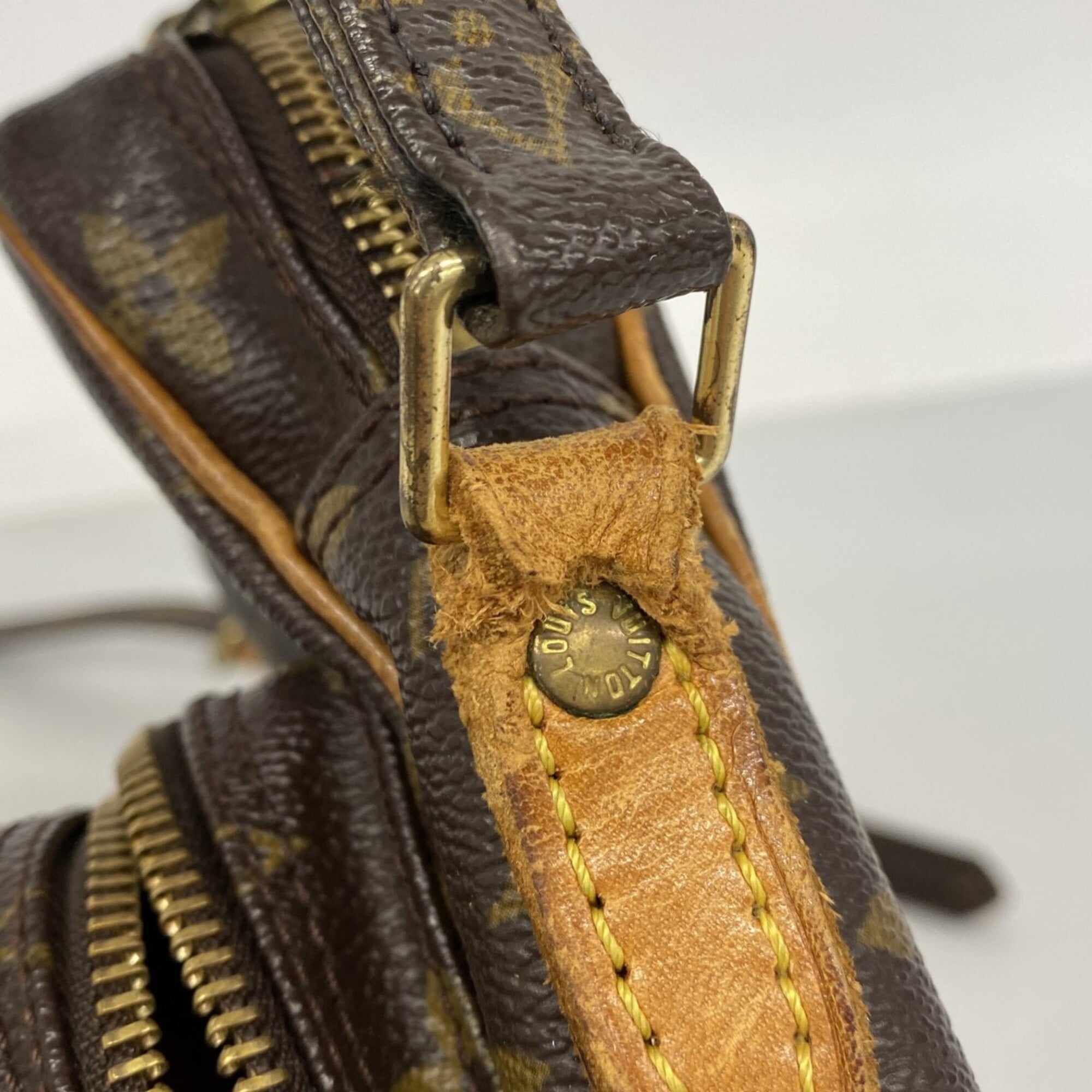 Louis Vuitton Brown Shoulder Bag (Pre-Owned)