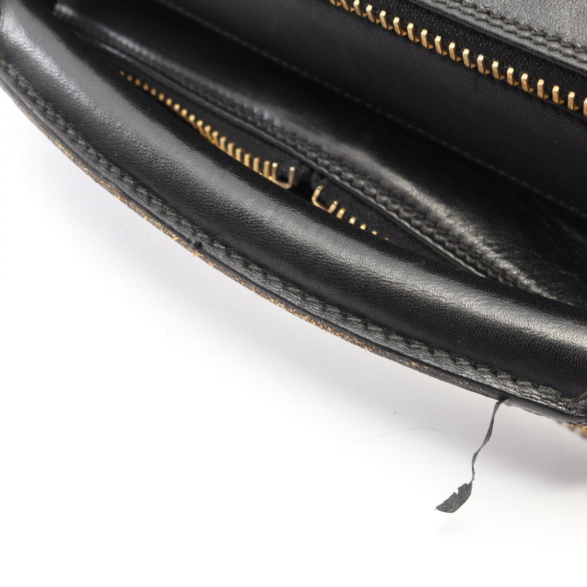 Chanel Black Leather Handbag (Pre-Owned)