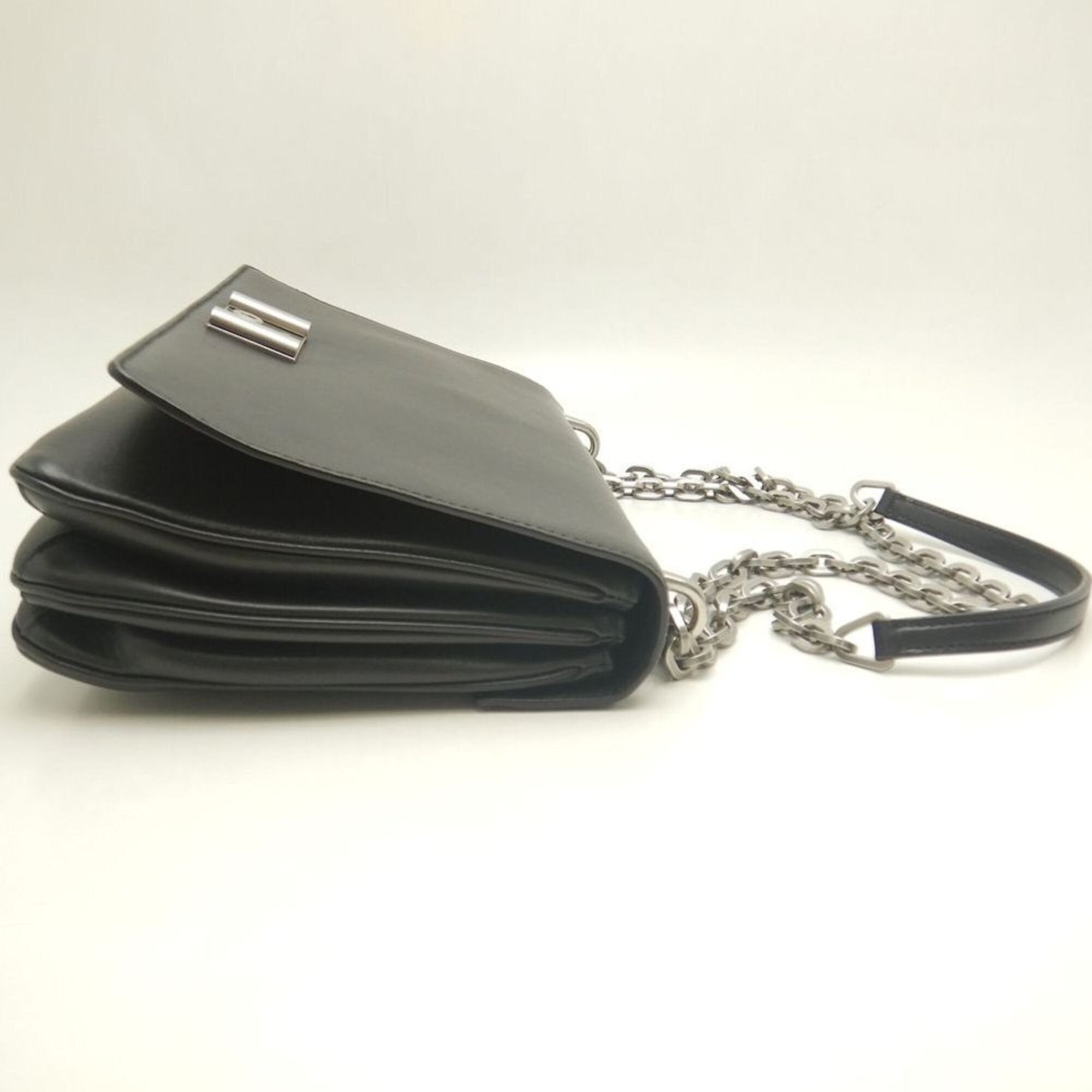 Prada Nero Leather Shoulder Bag (Pre-Owned)