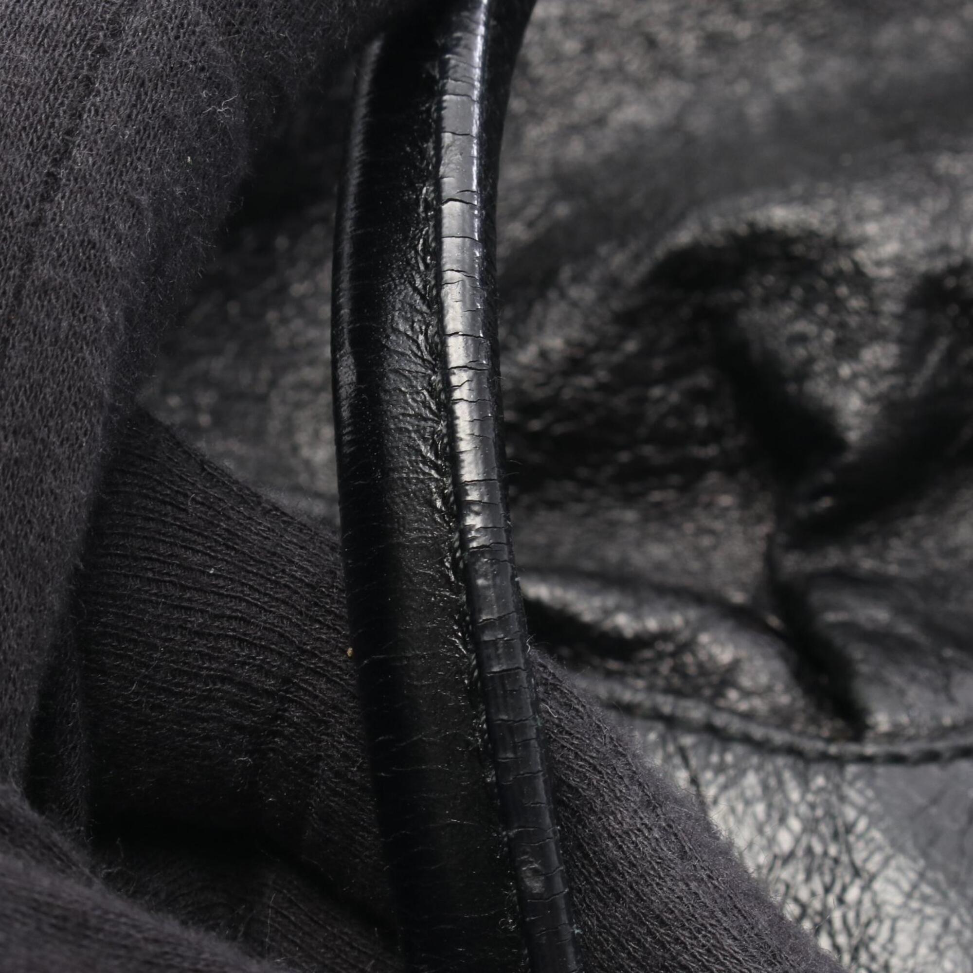 Salvatore Ferragamo Black Leather Shoulder Bag (Pre-Owned)