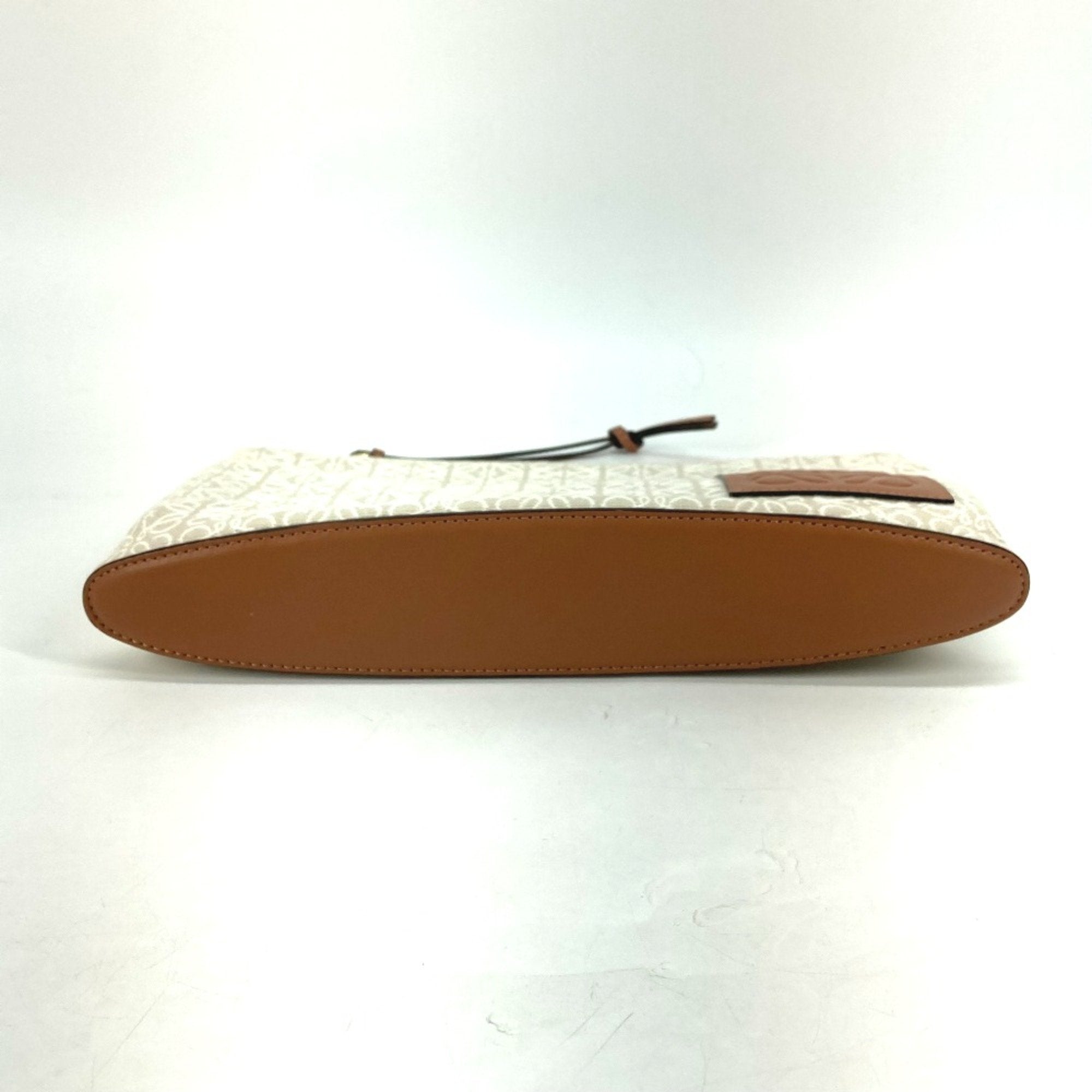 Loewe Beige Other Clutch Bag (Pre-Owned)