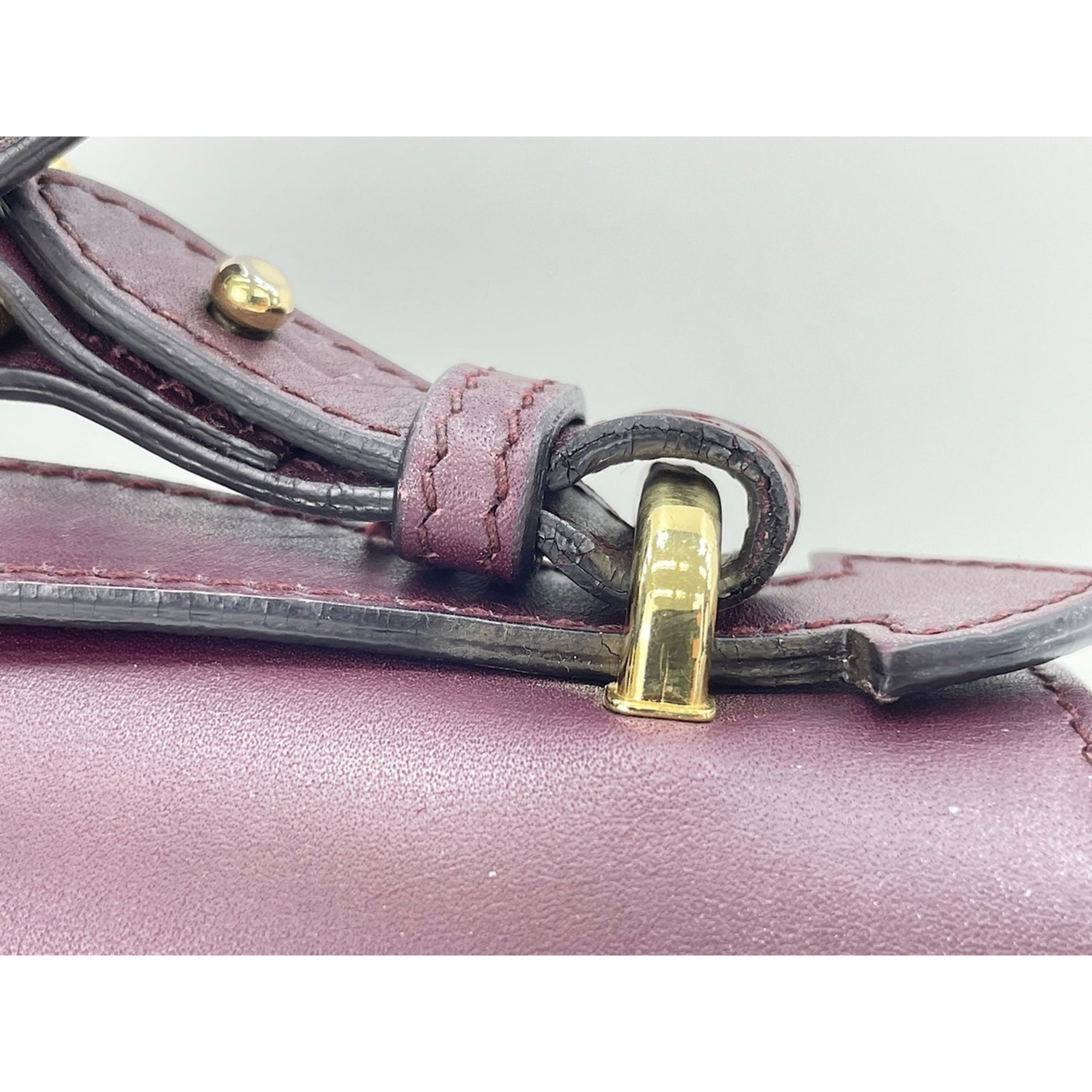 Salvatore Ferragamo Gancini Wine Leather Shoulder Bag (Pre-Owned)
