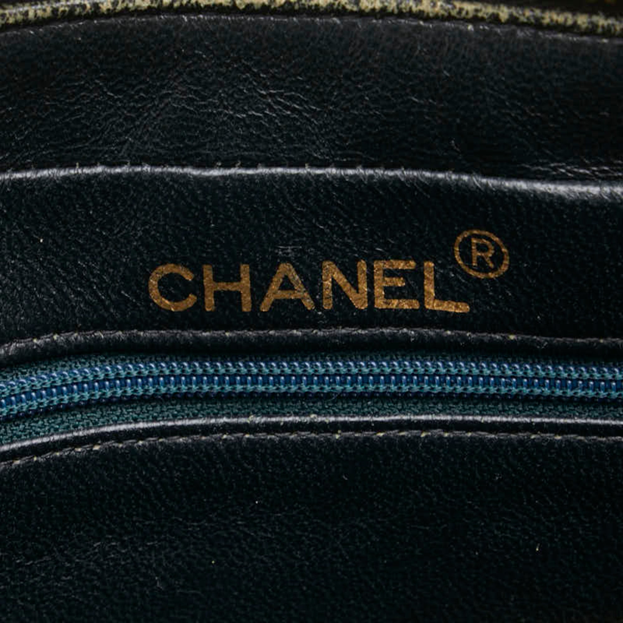 Chanel Black Leather Shoulder Bag (Pre-Owned)