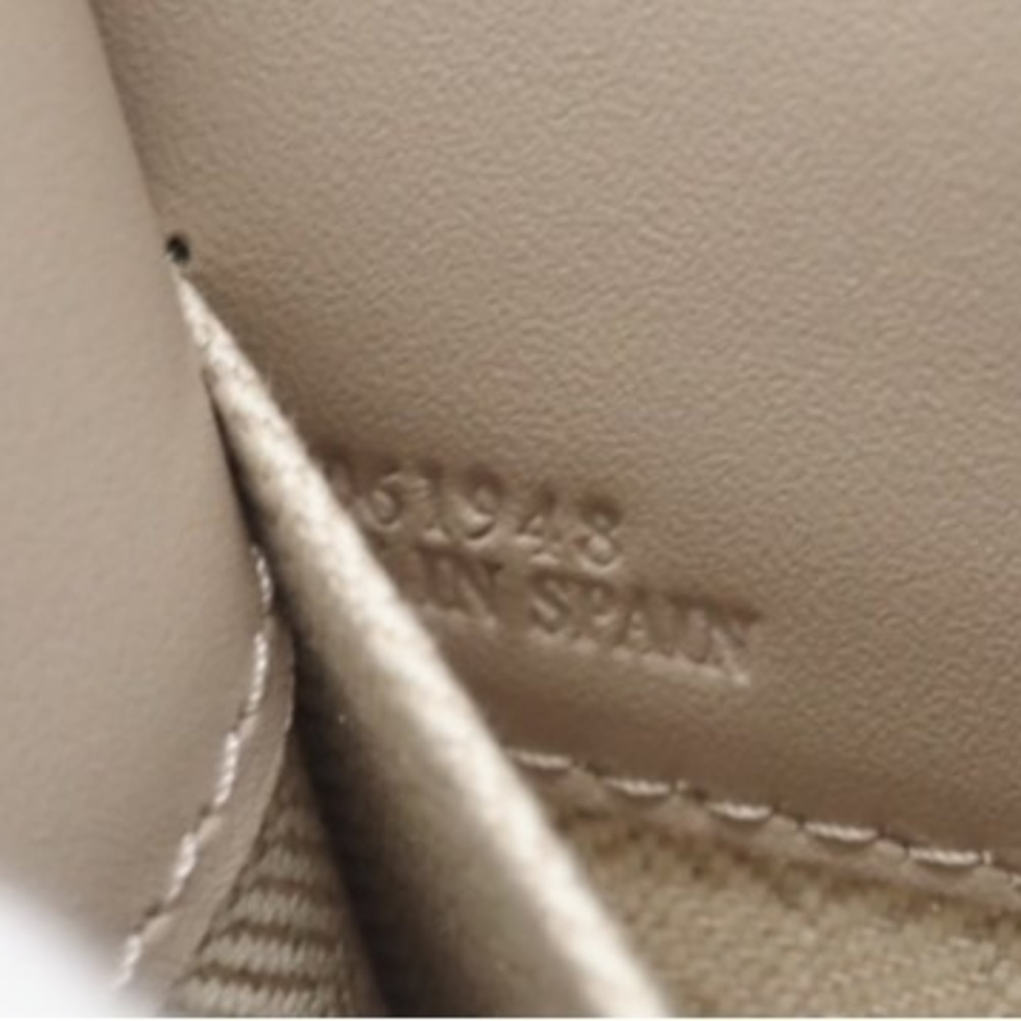 Loewe Beige Leather Tote Bag (Pre-Owned)