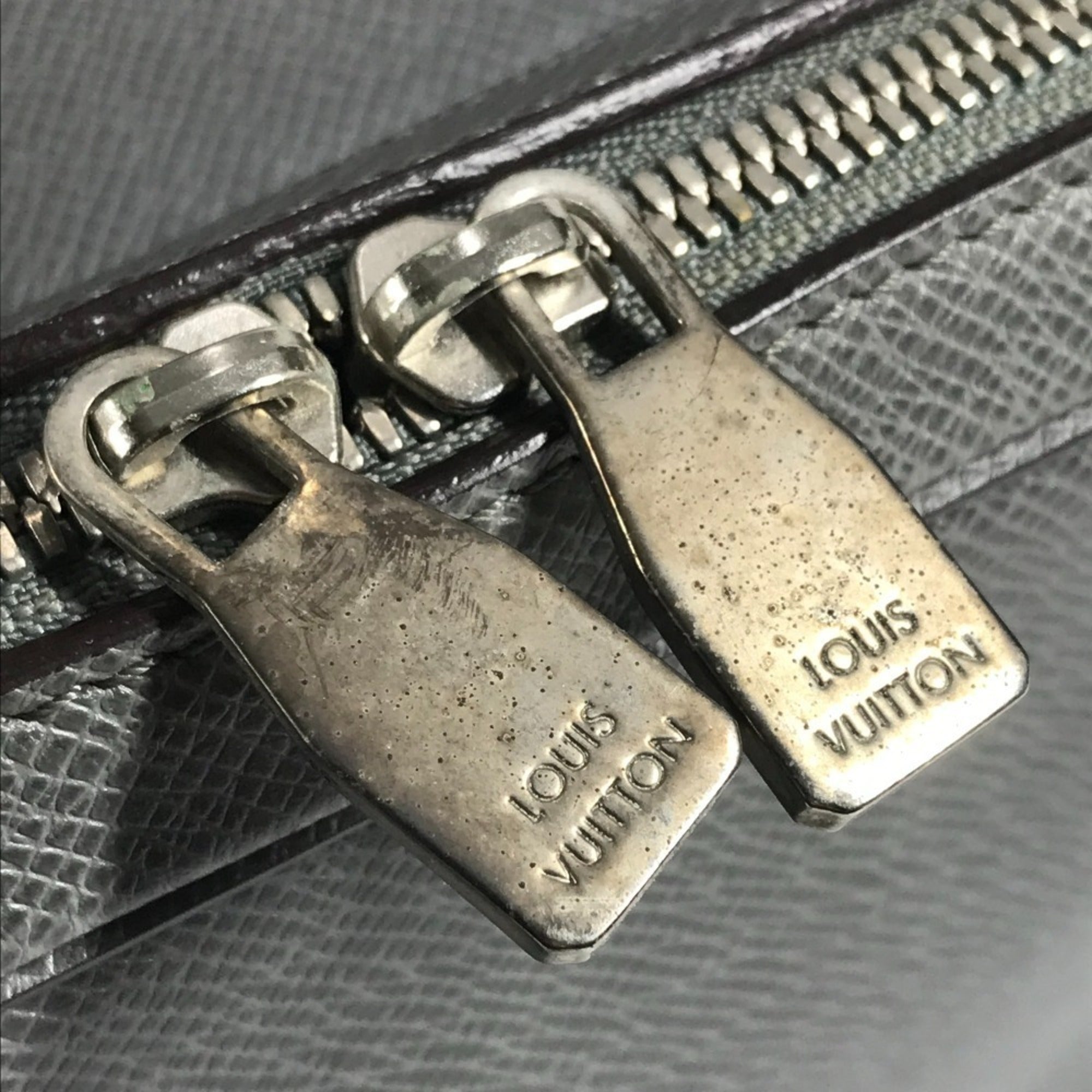 Louis Vuitton Glacier Gray Taiga Leather Briefcase Shoulder Bag (Pre-Owned)