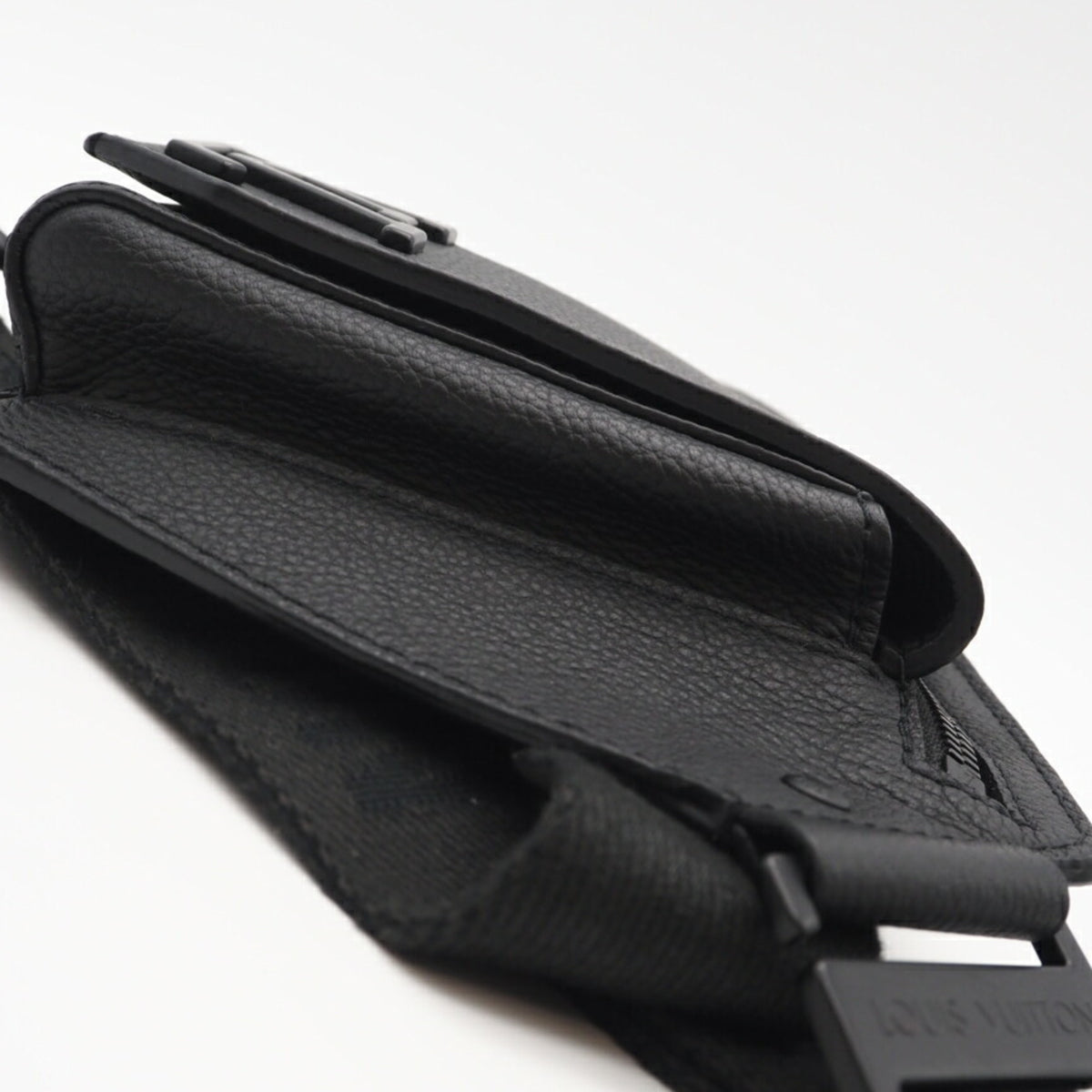 Louis Vuitton Black Leather Fanny Pack (Pre-Owned)