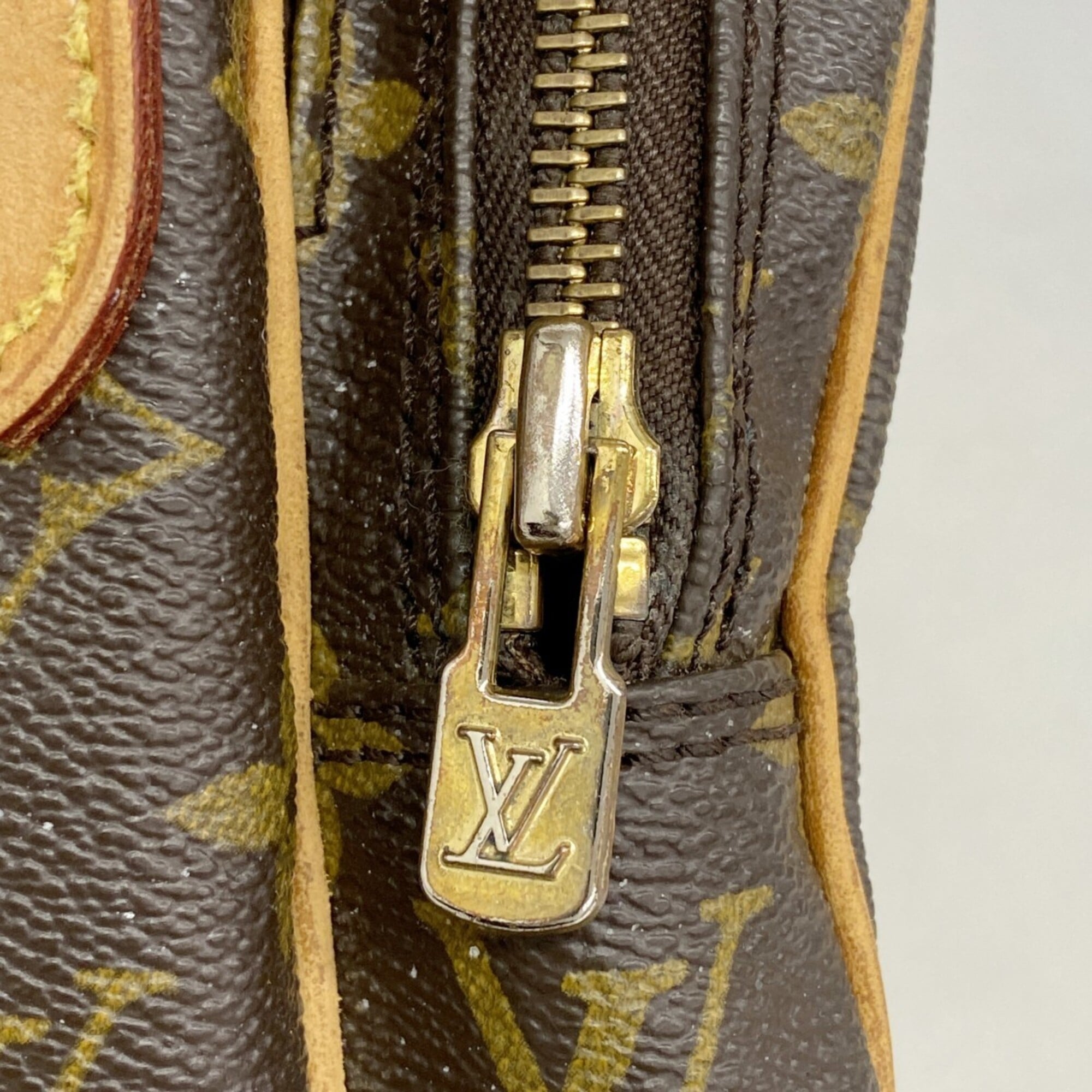 Louis Vuitton Brown Shoulder Bag (Pre-Owned)
