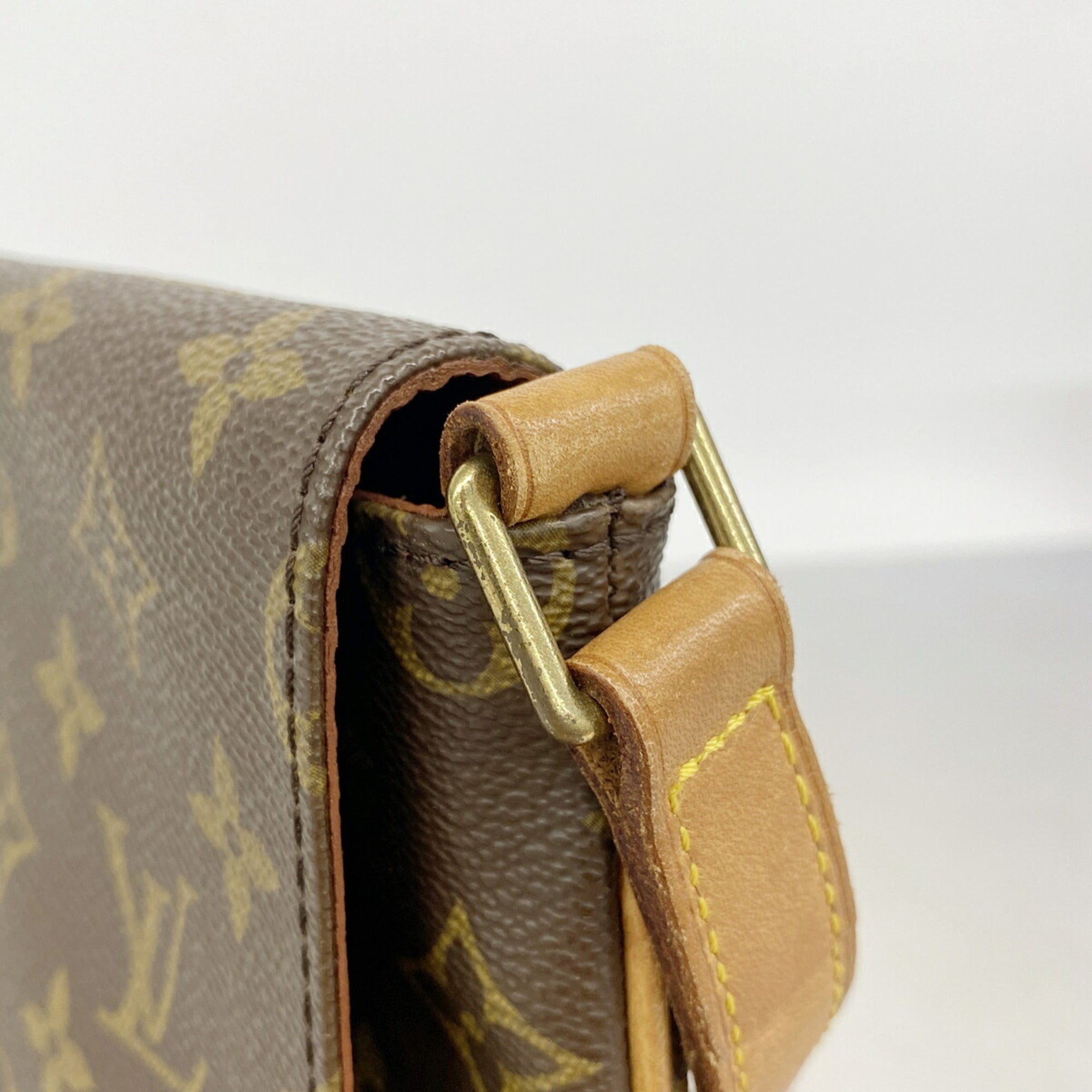 Louis Vuitton Brown Shoulder Bag (Pre-Owned)