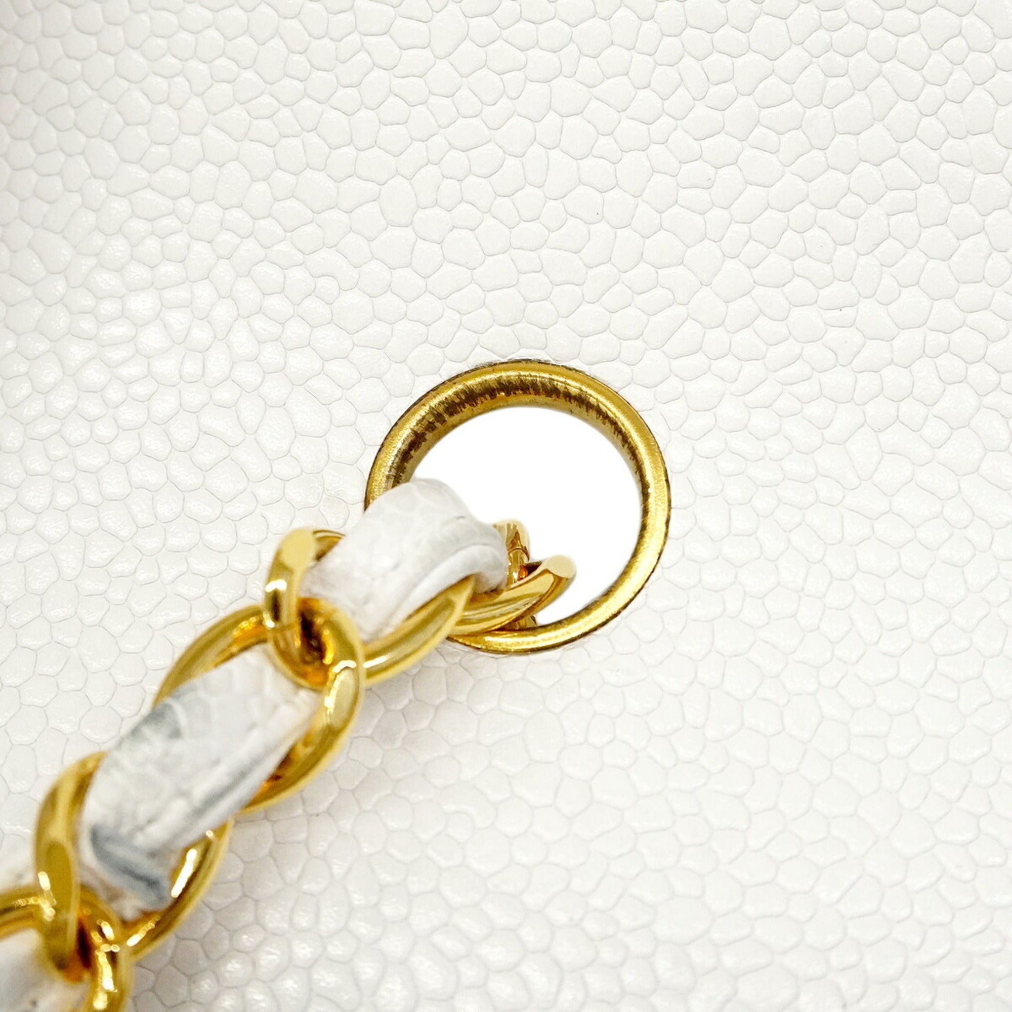 Chanel White Grained Calfskin Shoulder Bag (Pre-Owned)