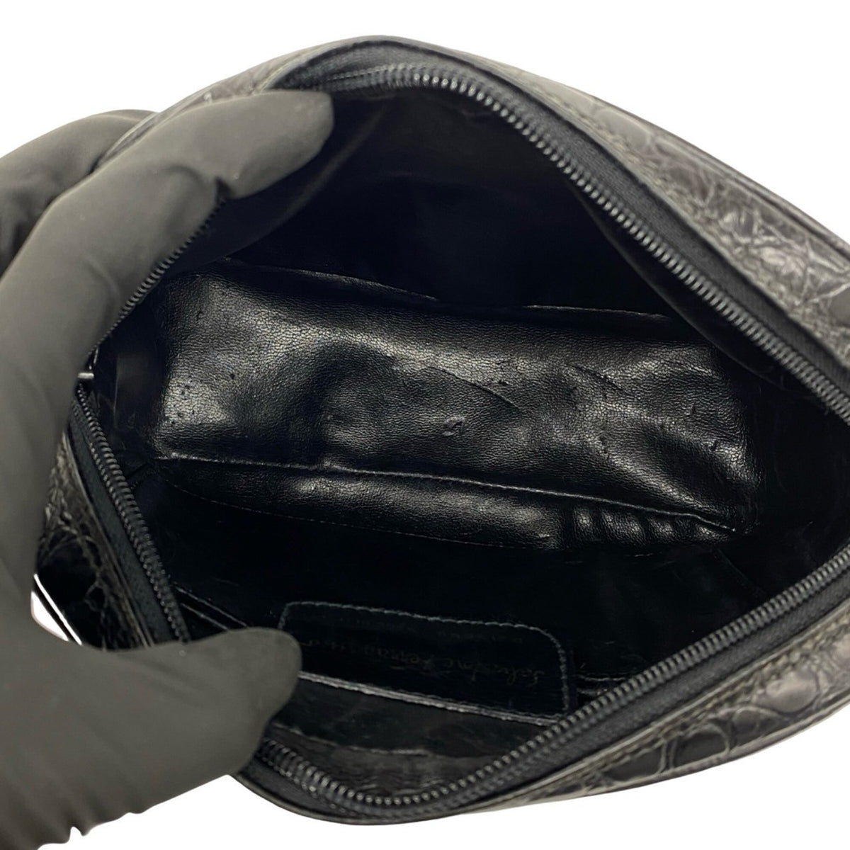 Salvatore Ferragamo Black Leather Shoulder Bag (Pre-Owned)
