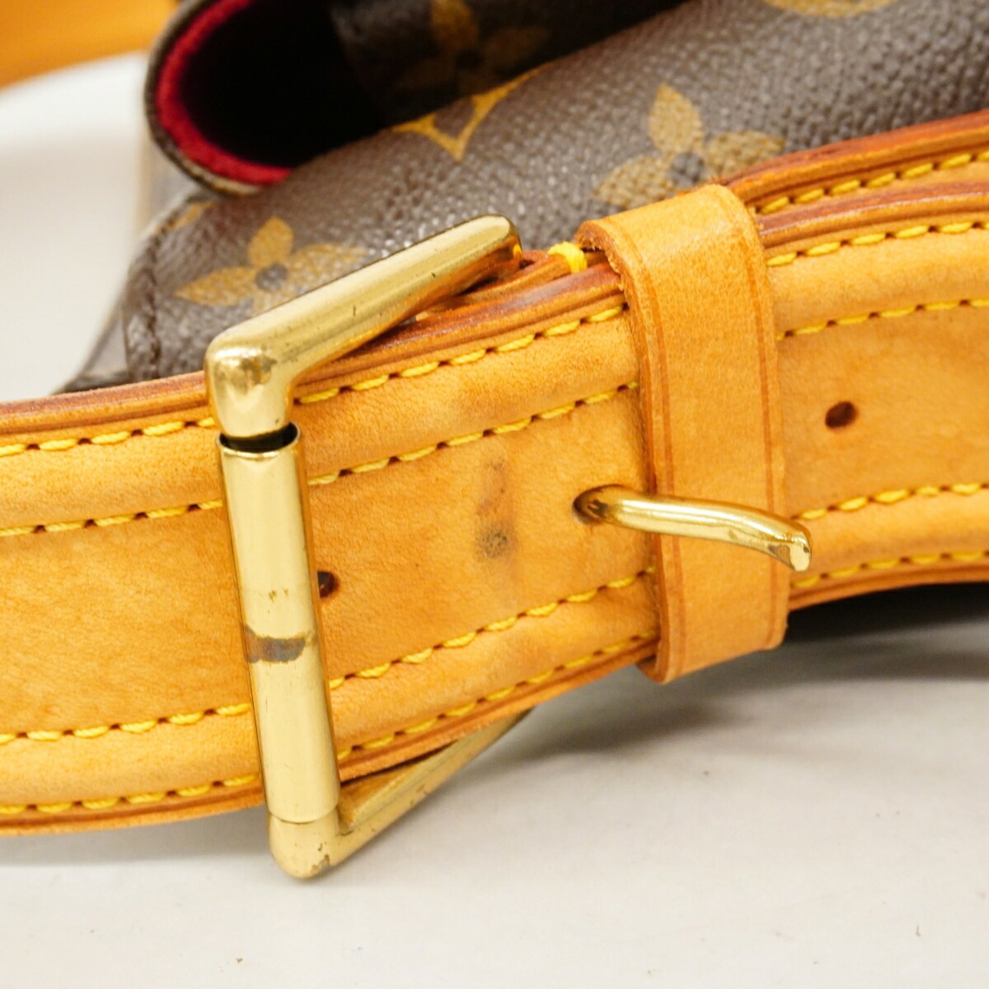 Louis Vuitton Brown Shoulder Bag (Pre-Owned)