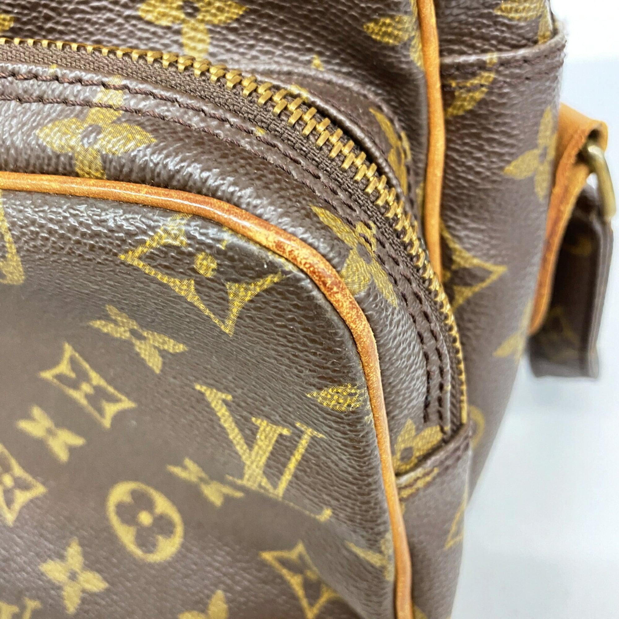 Louis Vuitton Brown Shoulder Bag (Pre-Owned)
