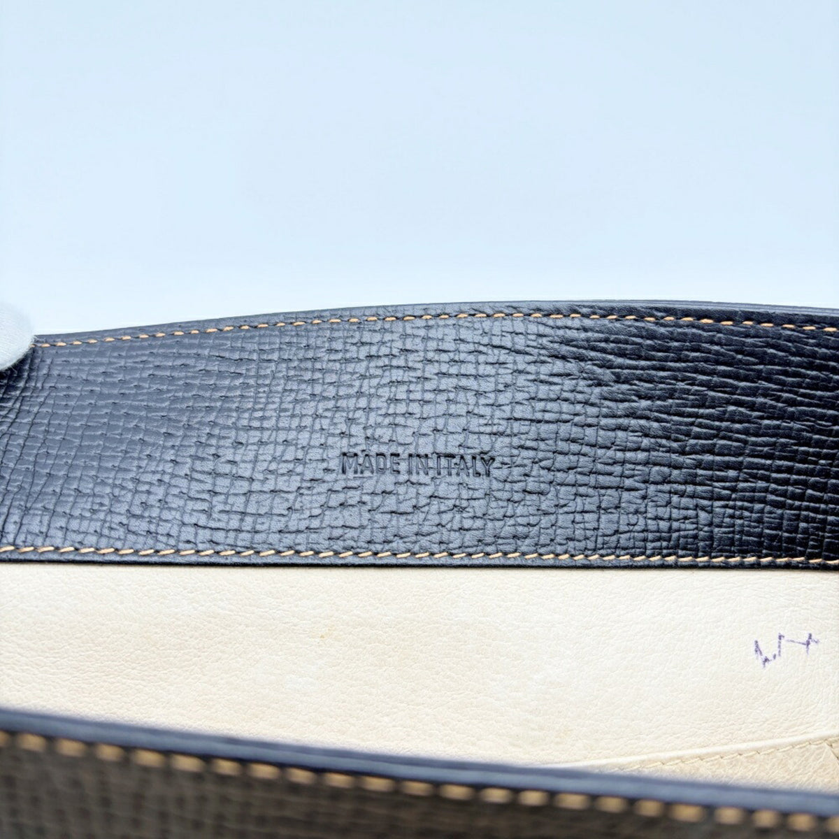 Loewe Black Leather Shoulder Bag (Pre-Owned)