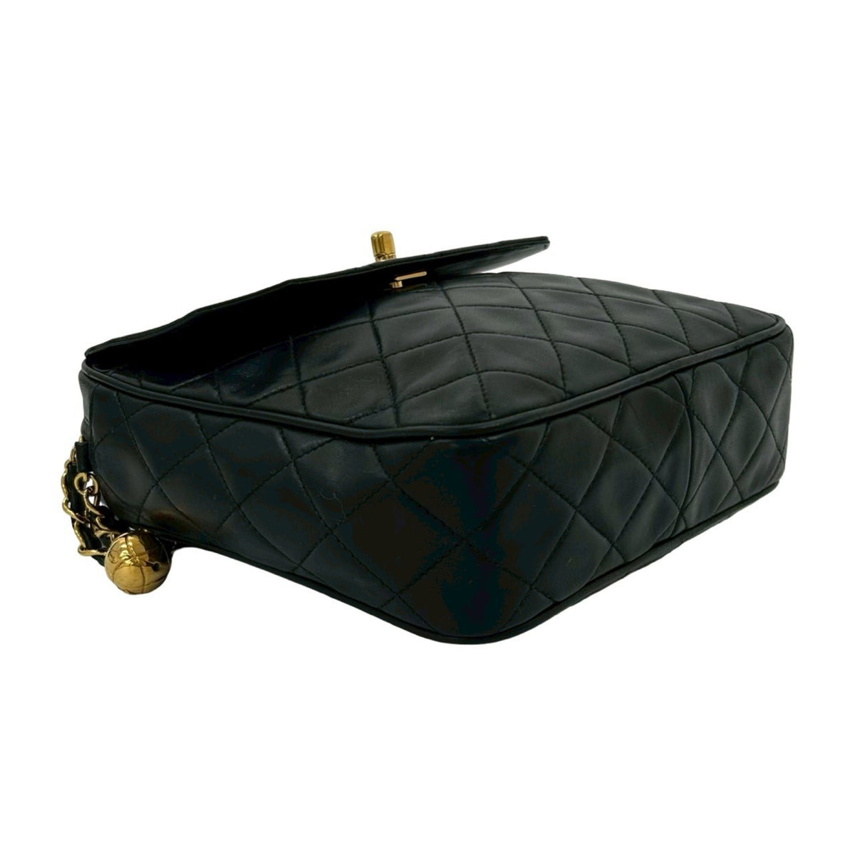 Chanel Matelasse Black Leather Shoulder Bag (Pre-Owned)