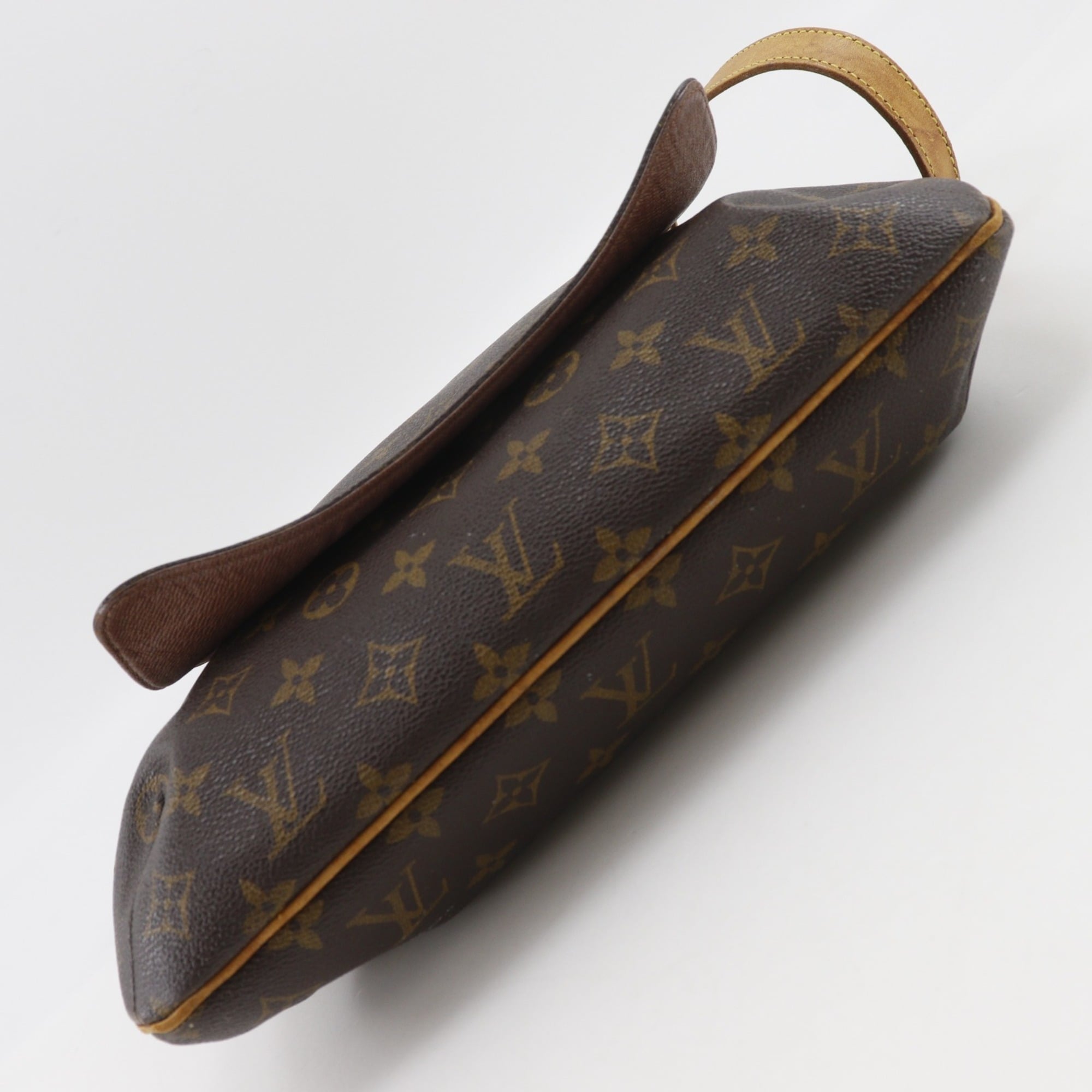 Louis Vuitton Brown Monogram Monogram Shoulder Bag (Pre-Owned)