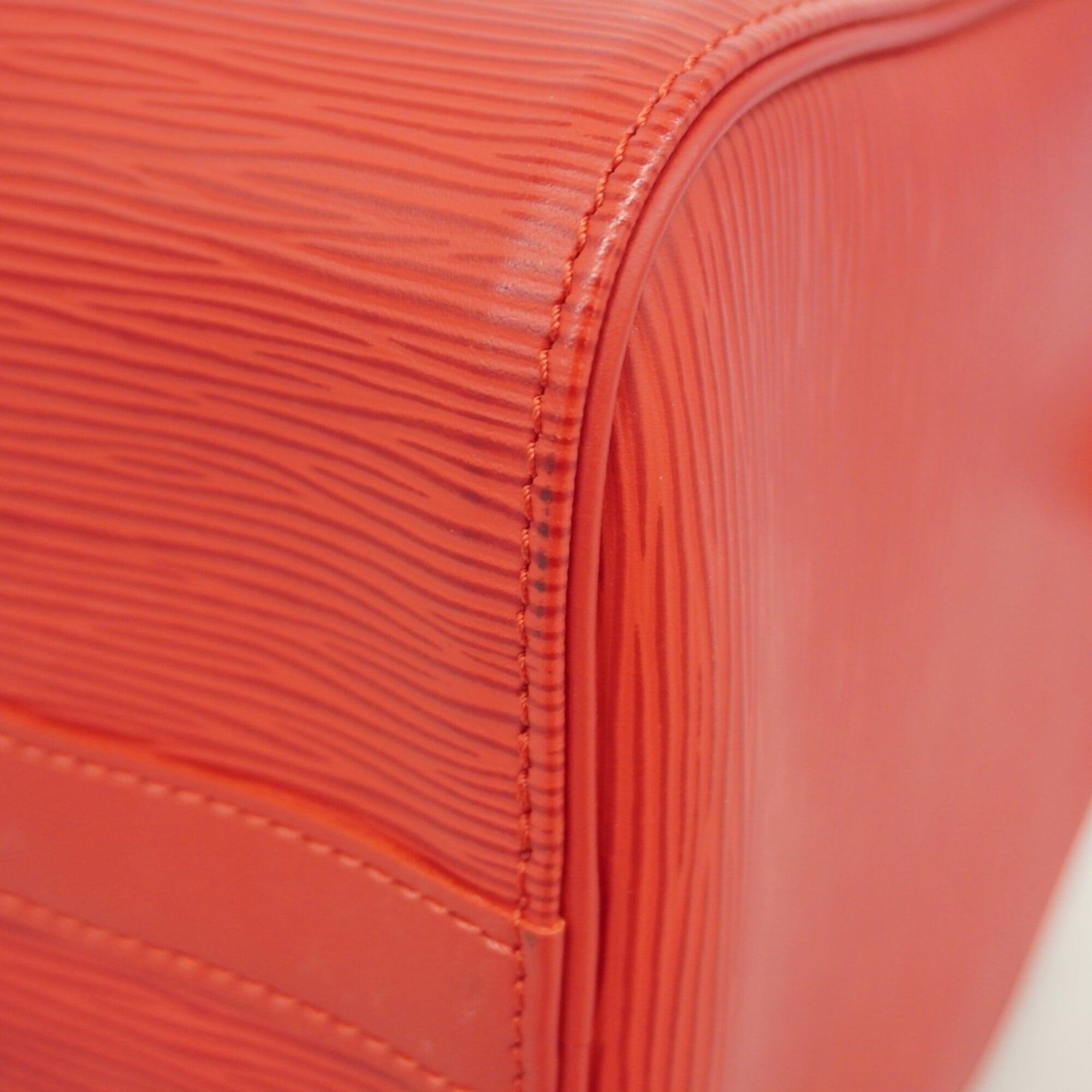 Louis Vuitton Rouge Handbag (Pre-Owned)