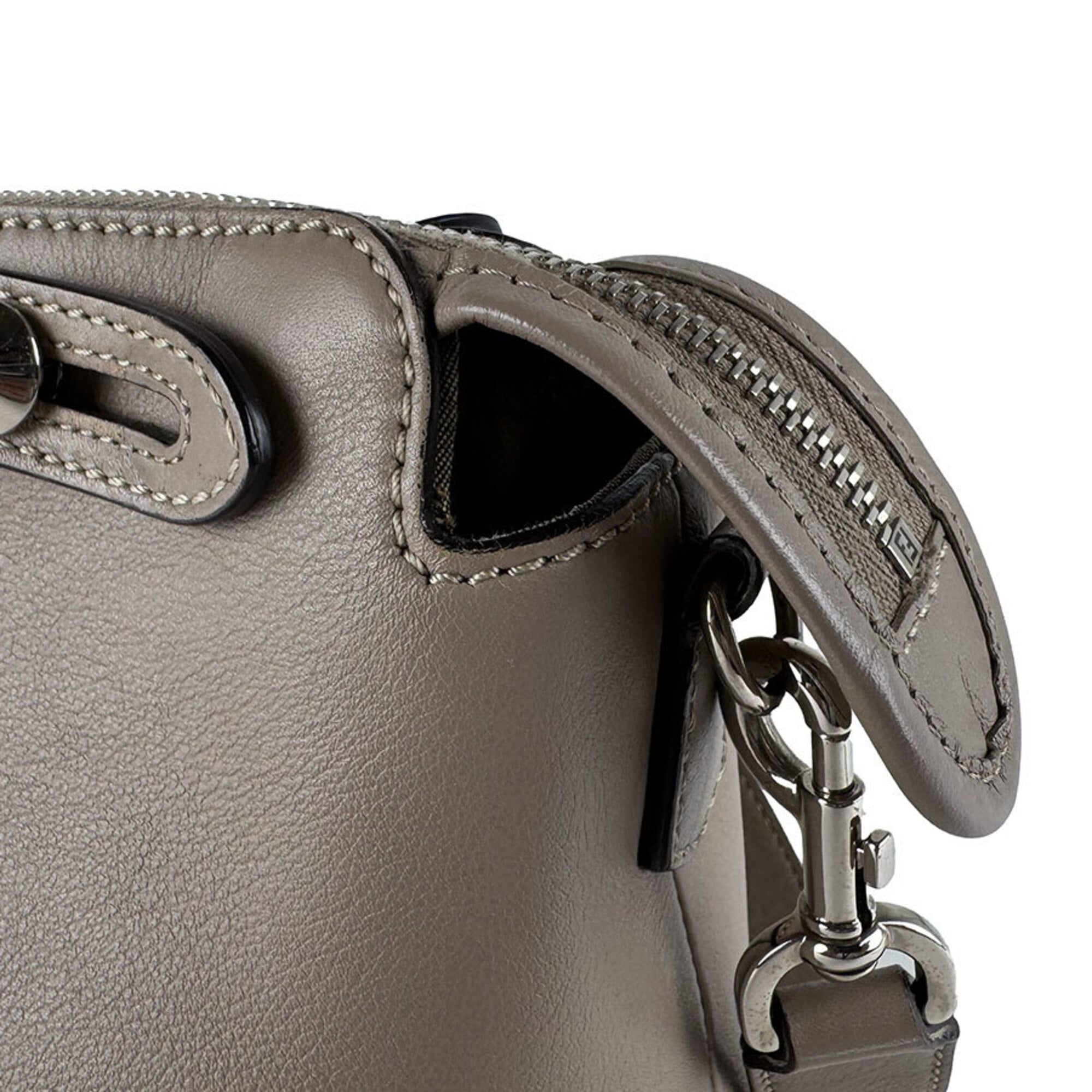 Fendi Grayish Leather Shoulder Bag (Pre-Owned)