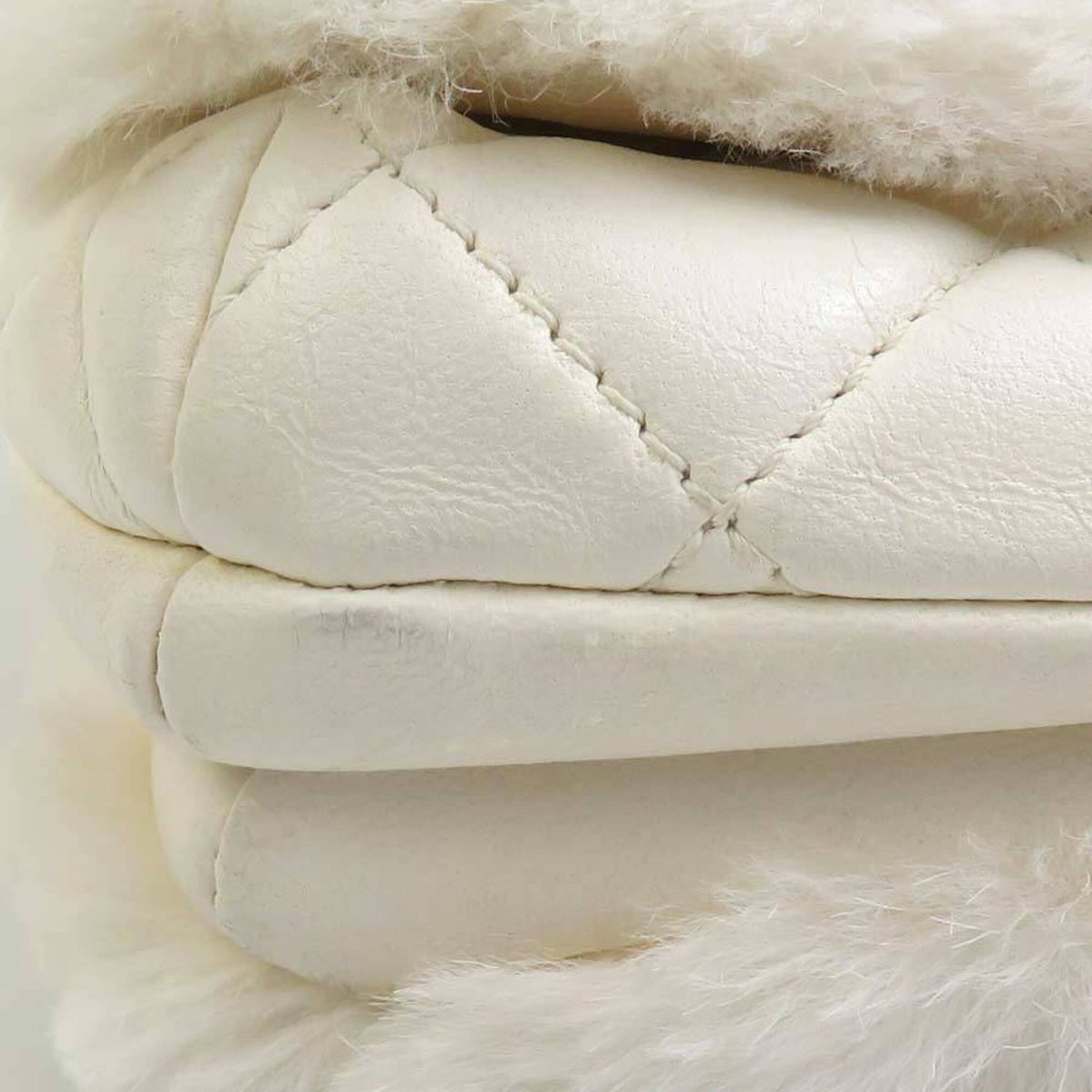 Chanel Off-White Fur Leather Handbag Shoulder Bag (Pre-Owned)