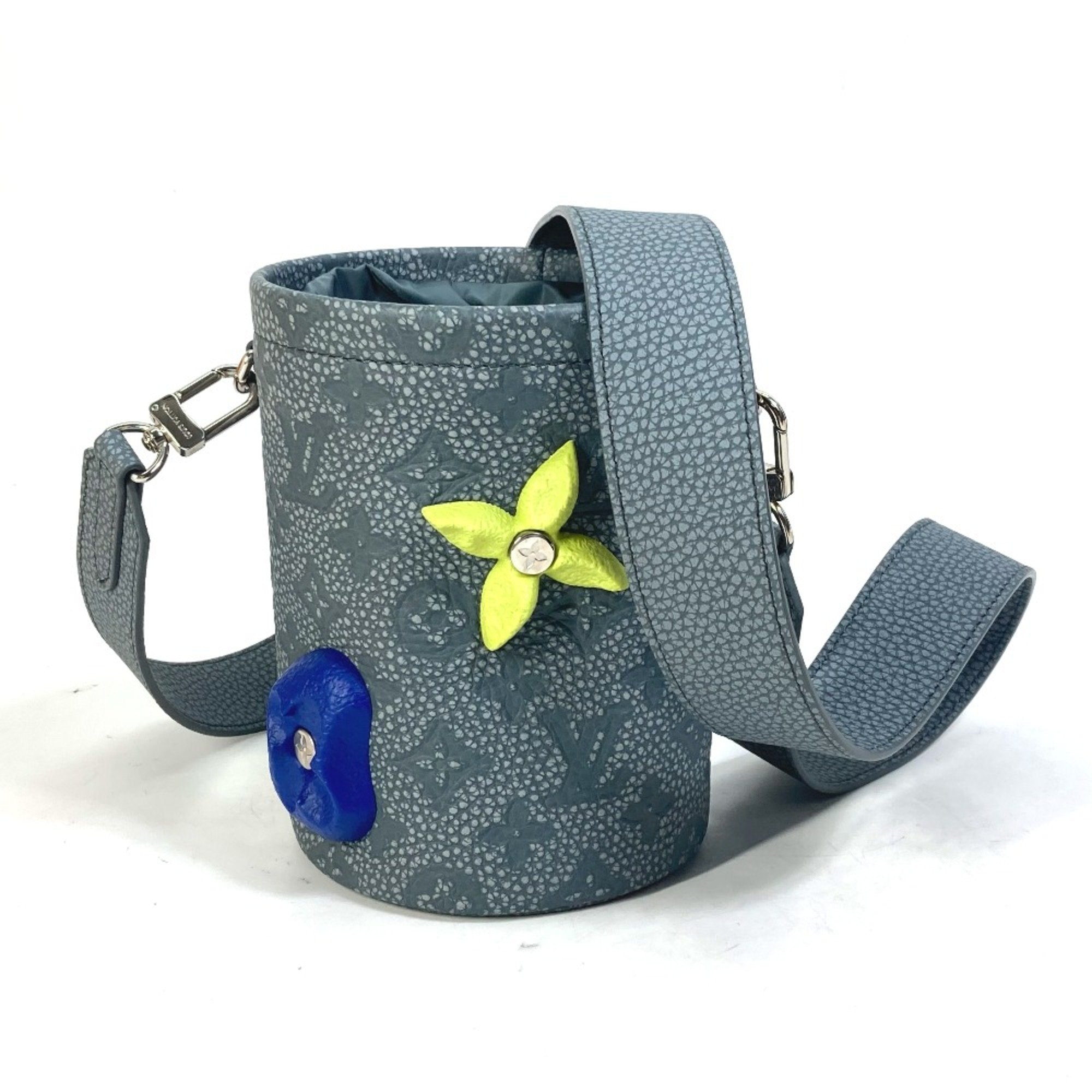 Louis Vuitton Gray Leather Shoulder Bag (Pre-Owned)