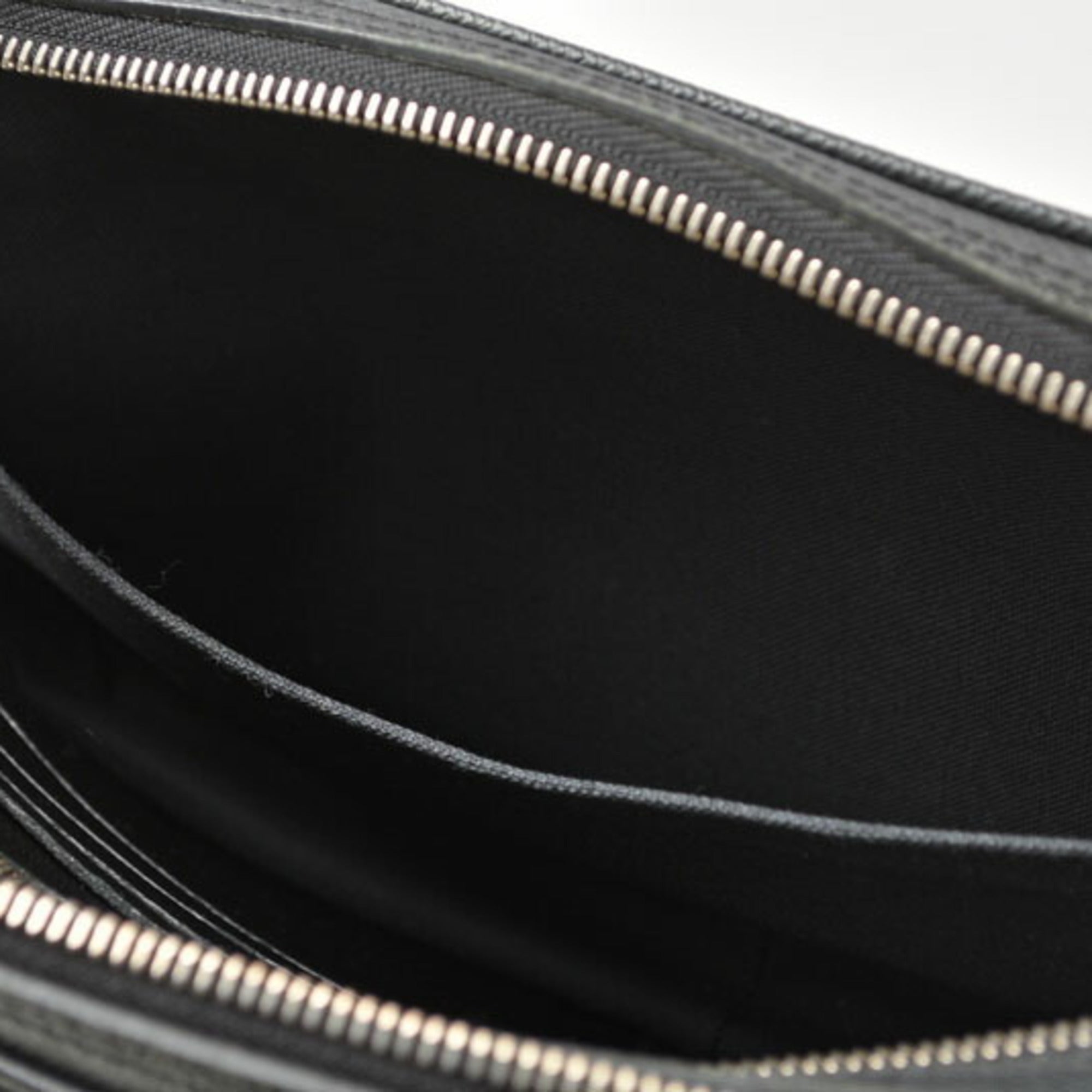 Louis Vuitton Ardoise Black Taiga Leather Clutch Bag (Pre-Owned)