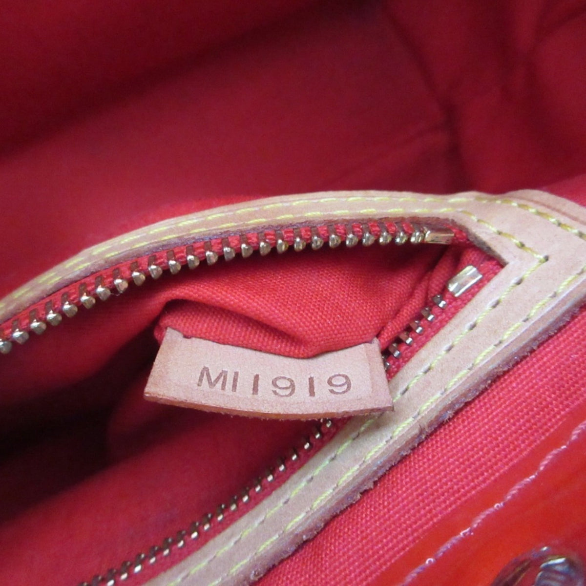 Louis Vuitton Red Color Handbag Tote Bag (Pre-Owned)