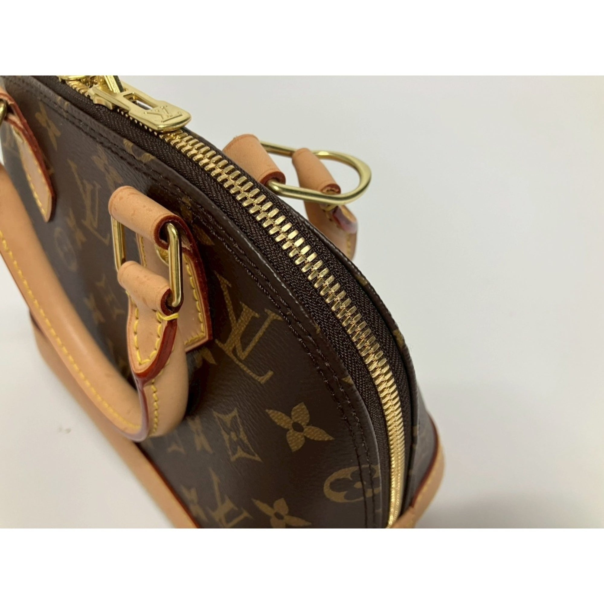 Louis Vuitton Brown Handbag (Pre-Owned)